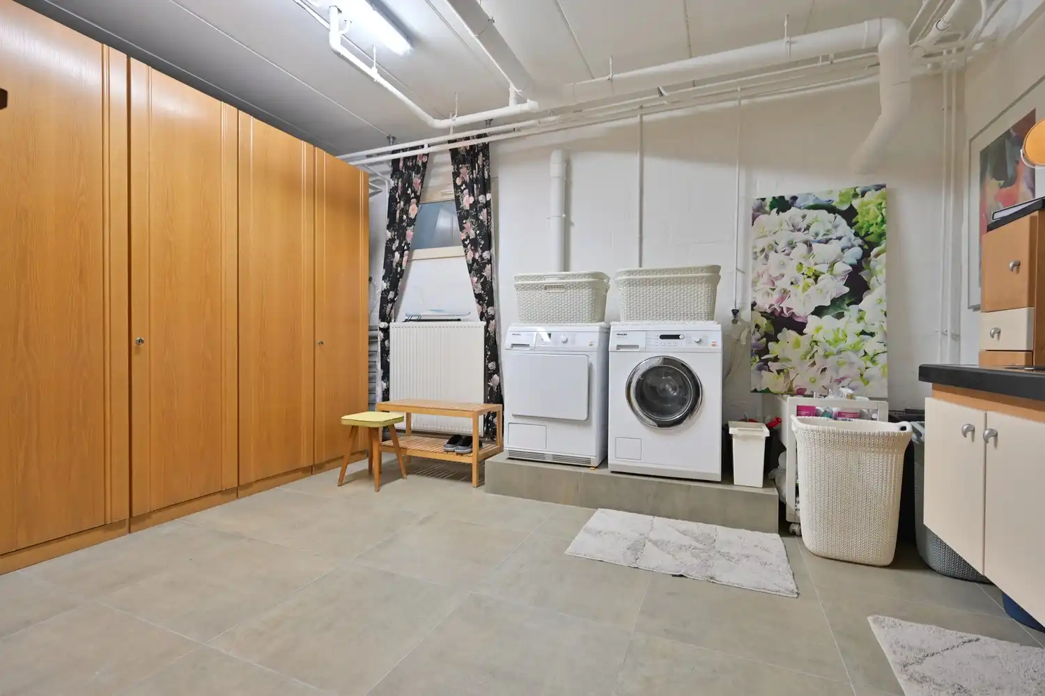 Exclusieve, compleet ingerichte bungalow op unieke bosrijke ligging, met prachtig overdekt terras en ruime kelder foto 32