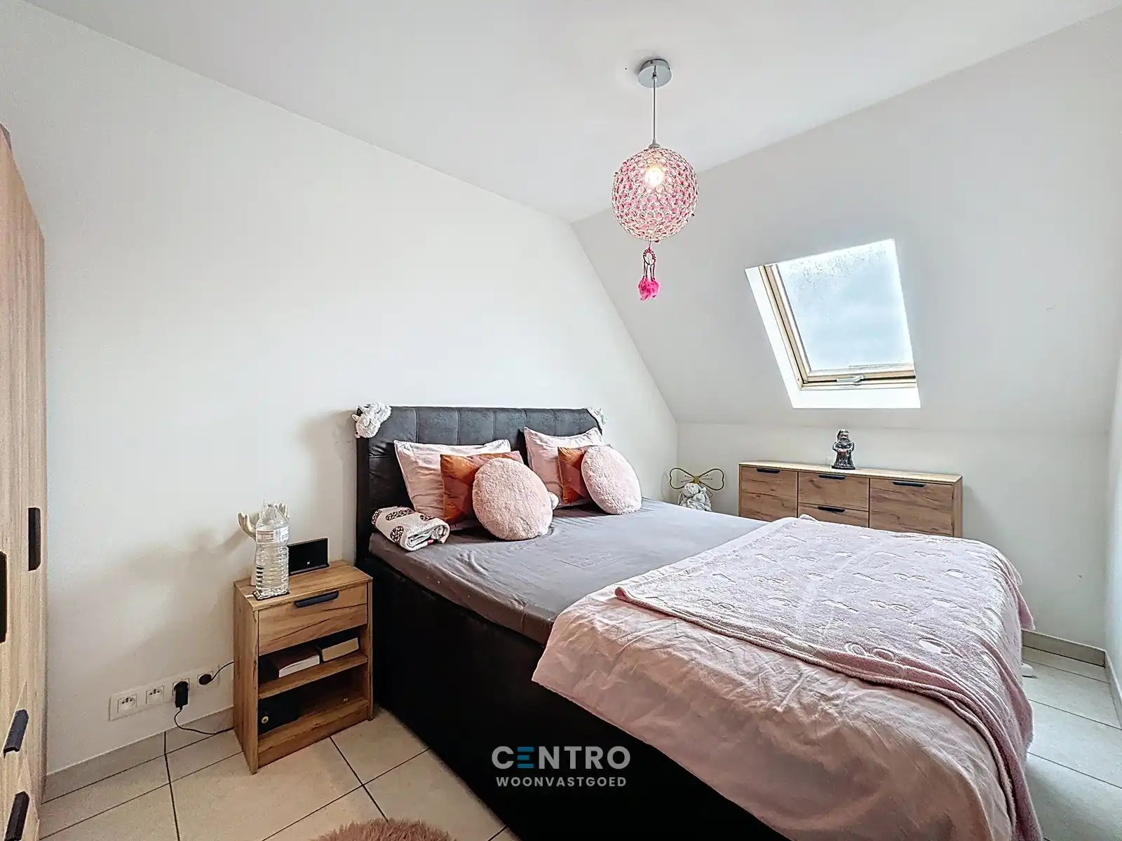 Opslagruimte met showroom en 3 verhuurde appartementen op 3.682m2! foto 34