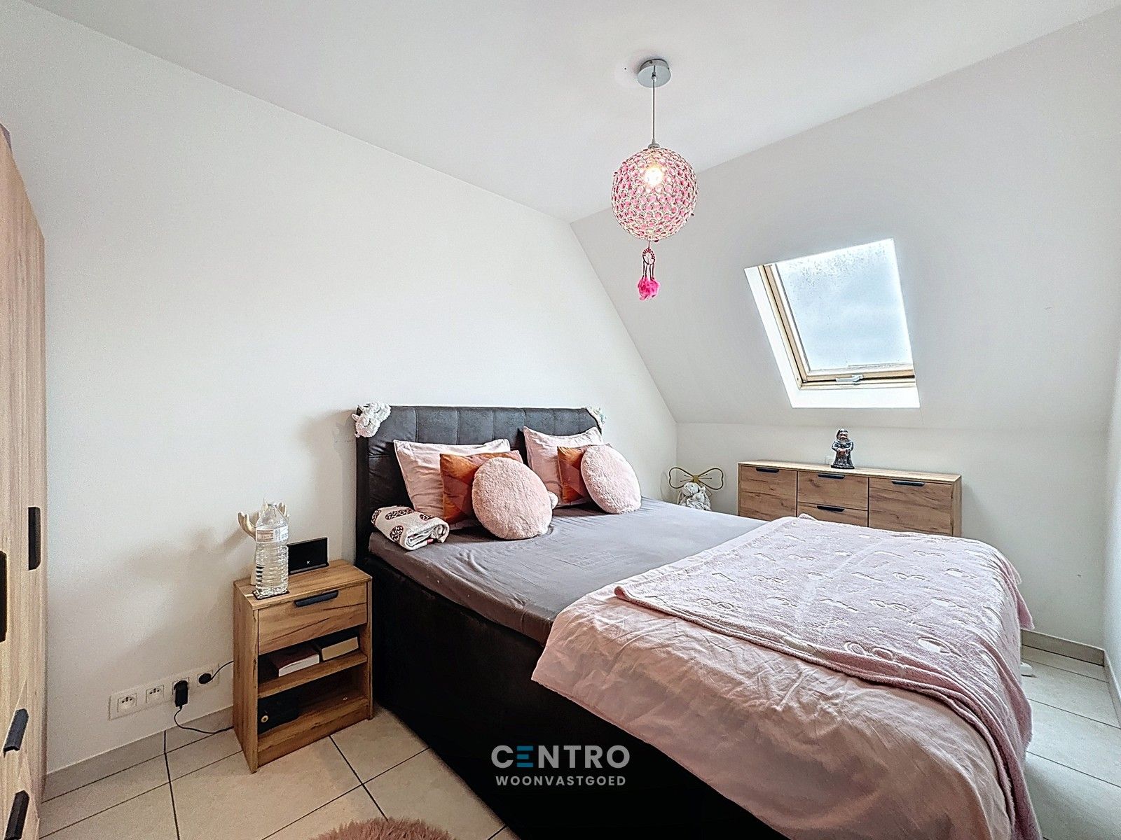 Opslagruimte met showroom en 3 verhuurde appartementen op 3.682m2! foto 32