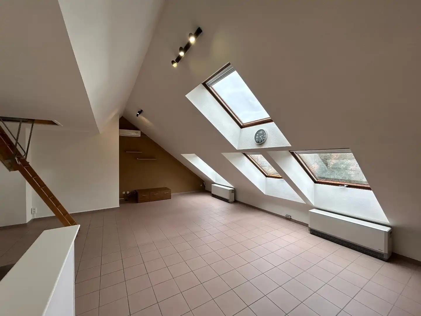 Ruim en lichtrijk dakappartement in Wespelaar centrum foto 3
