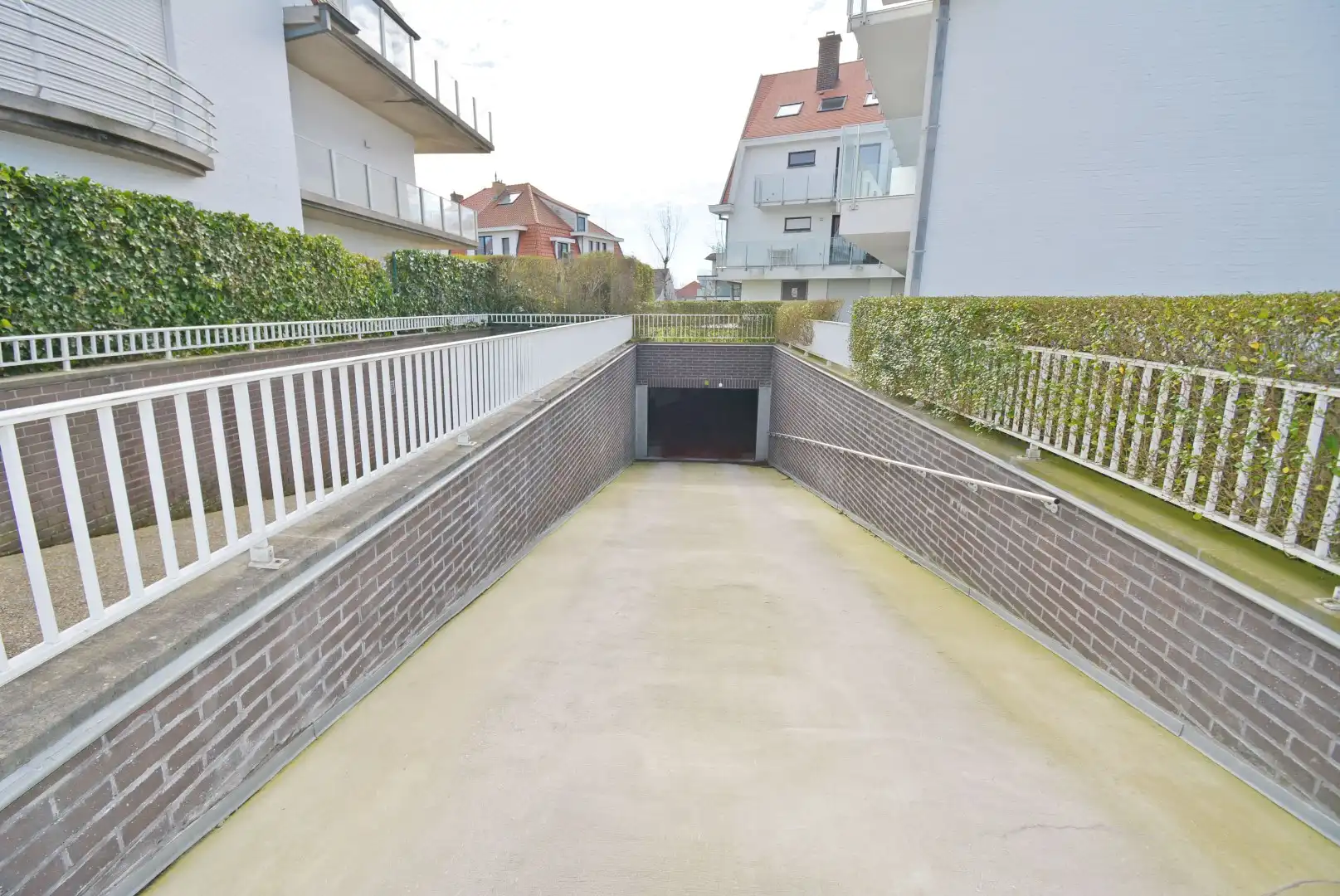 Dubbele garage box vlakbij het casino in Knokke-Heist. foto 3