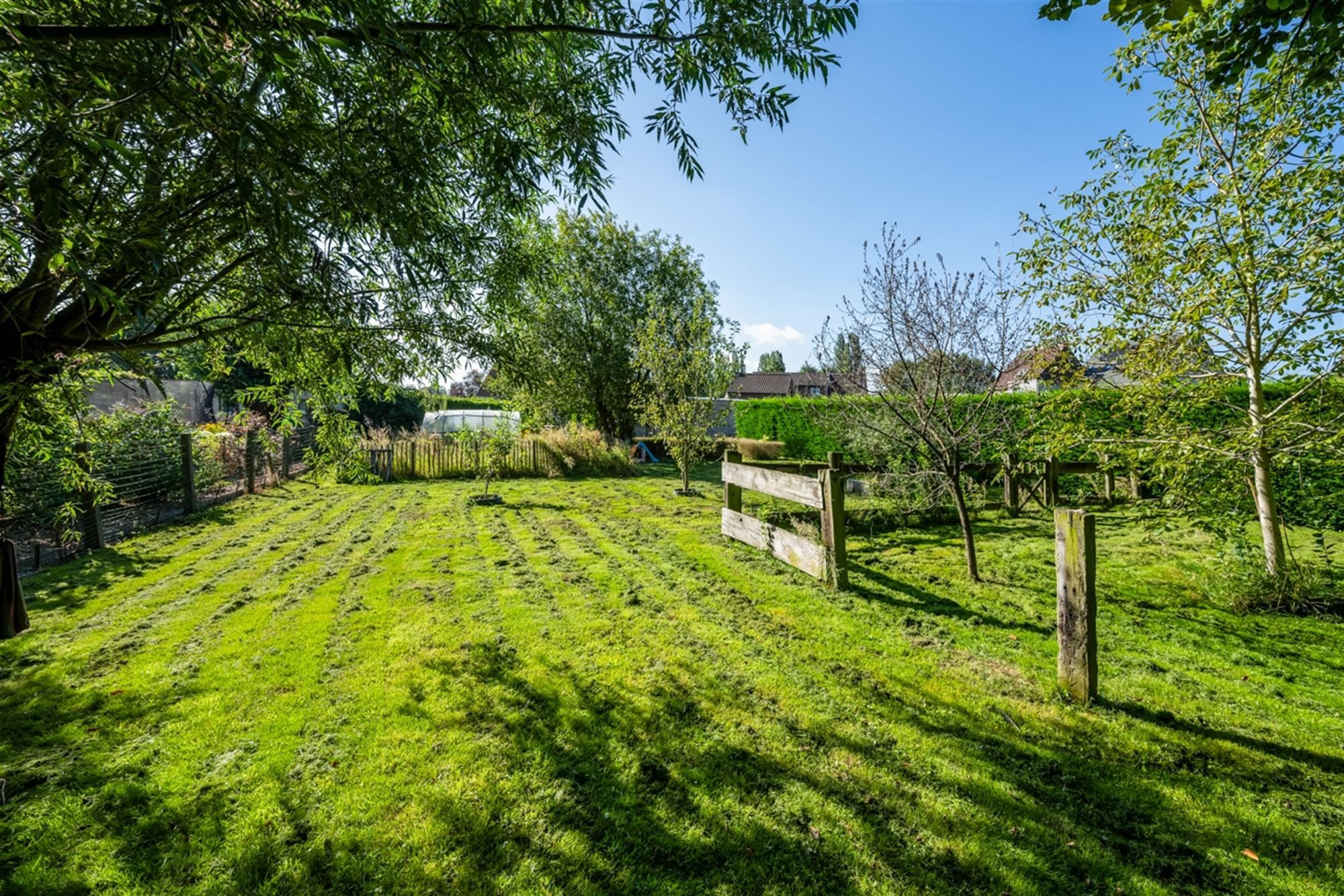 Instapklare halfopen woning met ruime tuin en 4 slaapkamers. foto 30