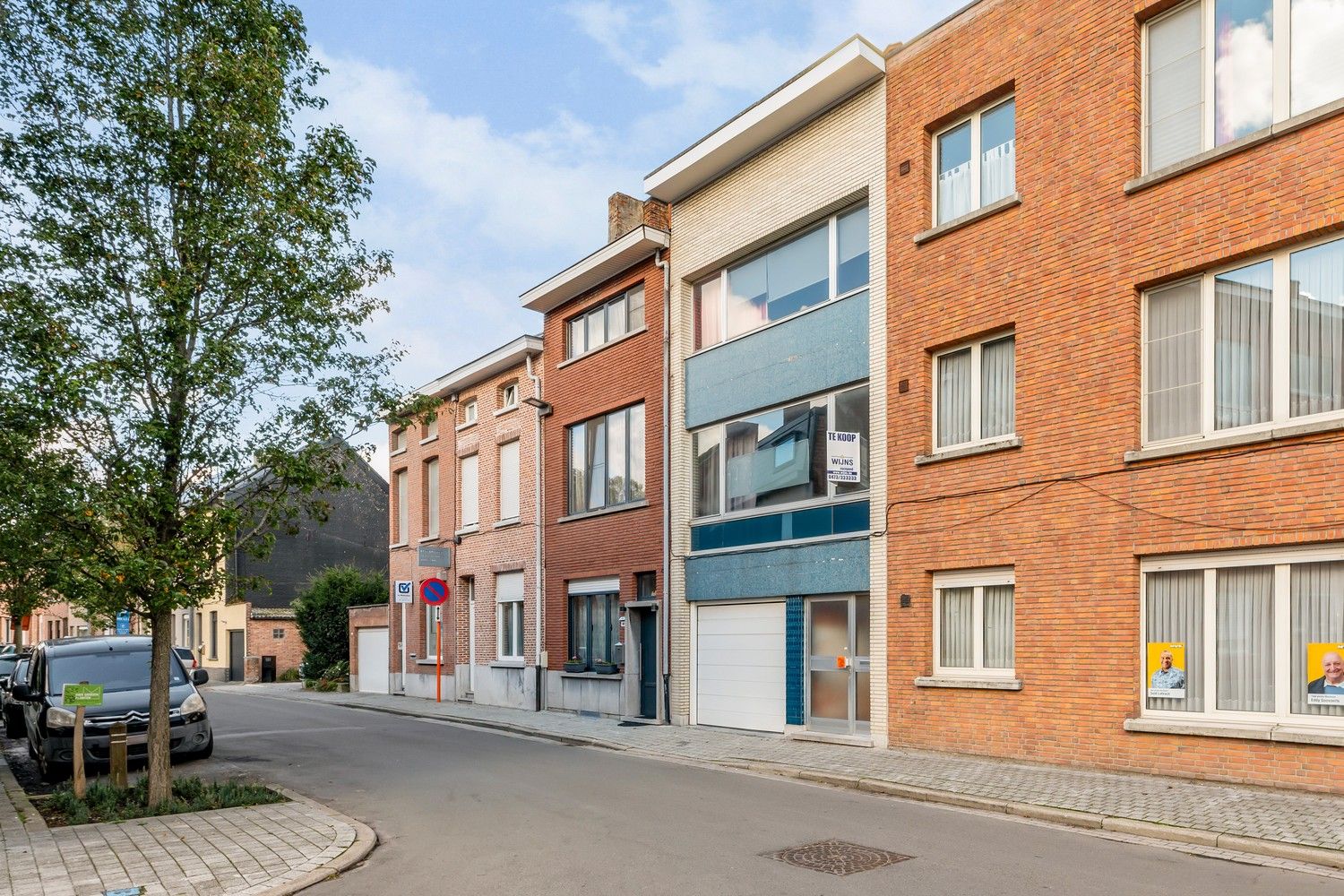 VOLLEDIG te renoveren rijwoning met inpandige garage en grote tuin op een gunstige locatie. foto 5