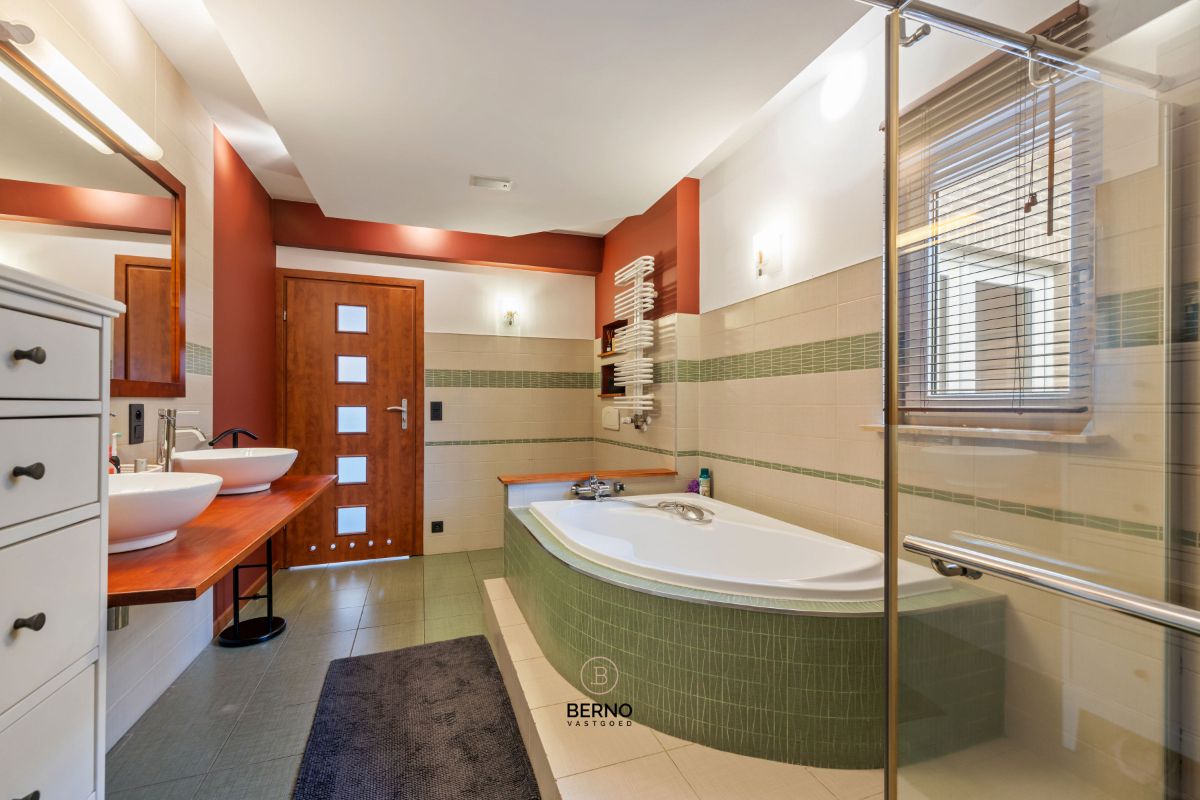 Charmante rijwoning met stadstuin nabij centrum. foto 15