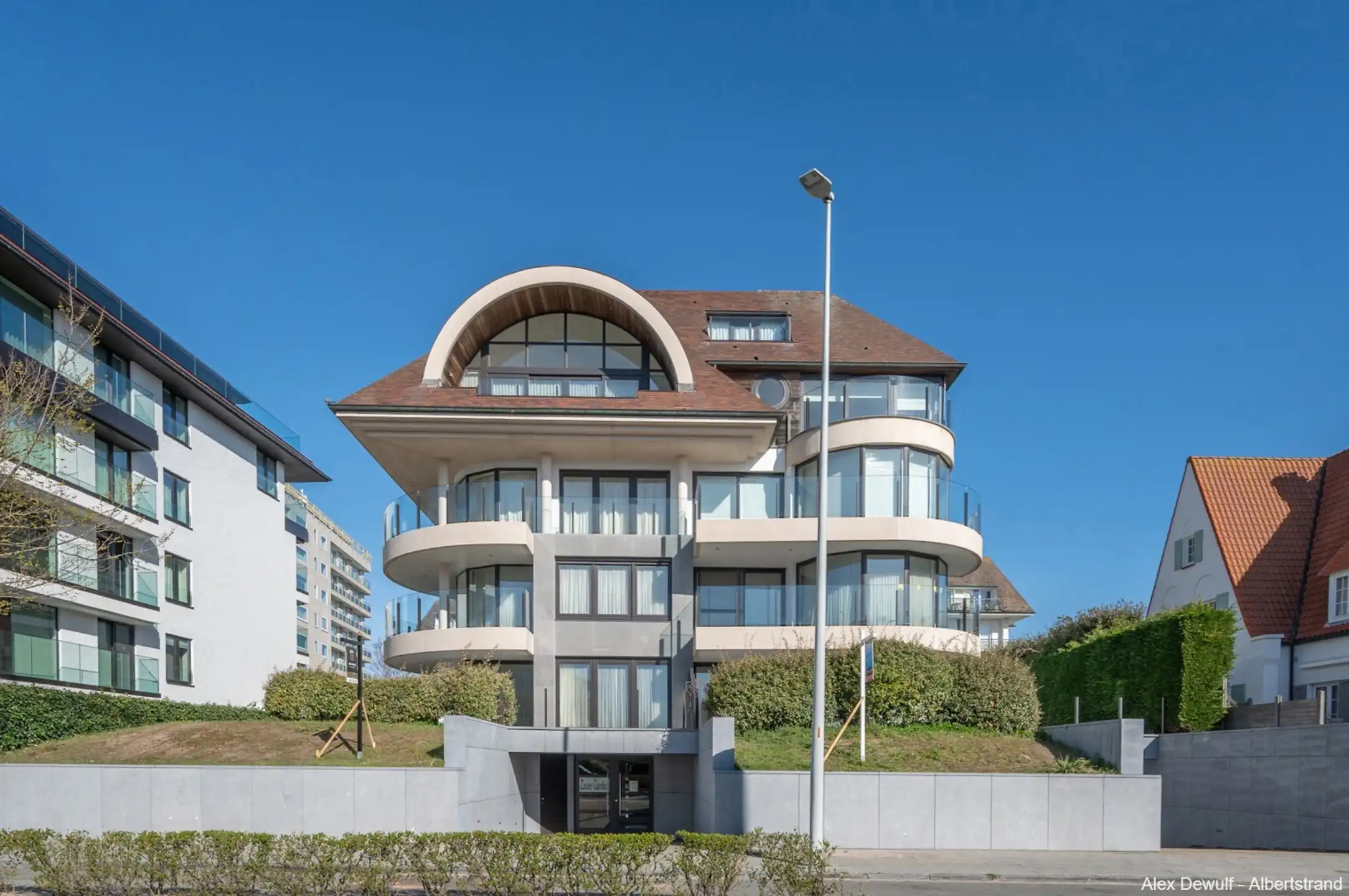 Ruim appartement met zeezicht en zonnig terras op de Kustlaan. foto 2