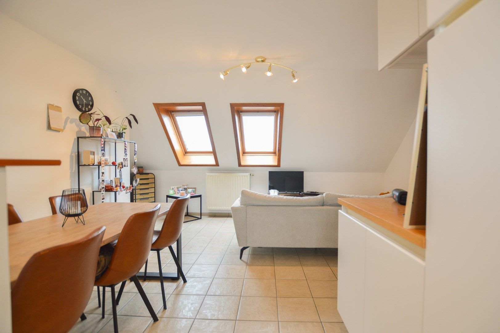 Ruim dakappartement met hoogwaardige afwerking te Oudenburg foto {{pictureIndex}}