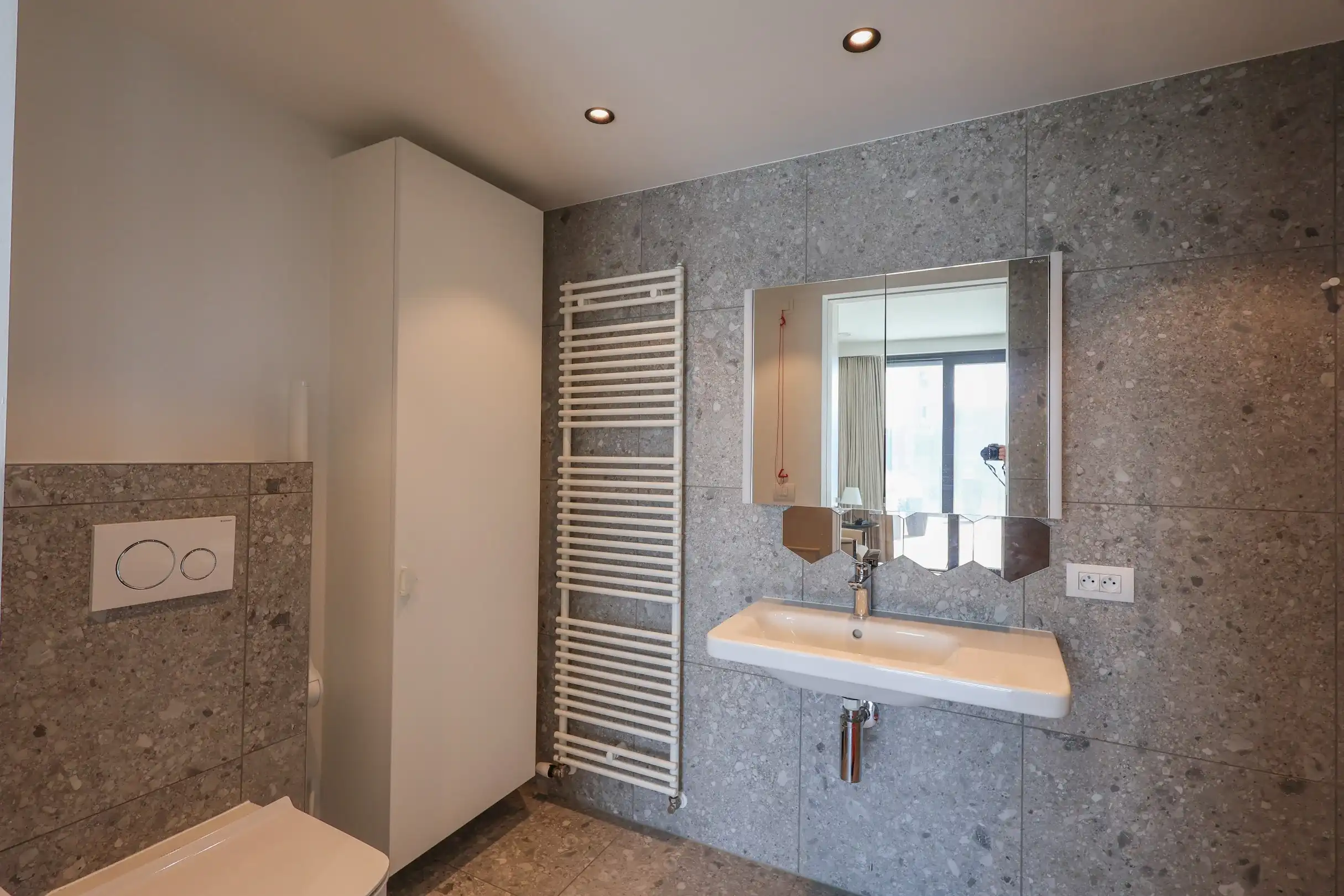 Verhuurde assistentiewoning met uitzonderlijk ruim zonneterras van 64,5m² in Oostduinkerke! foto 8