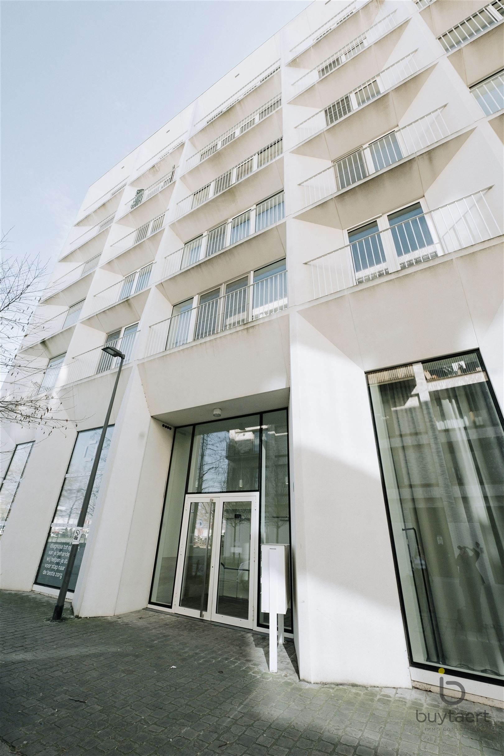 Luxe 3 slpk appartement met een gigantisch terras met zicht op het Kempisch dok. foto 46