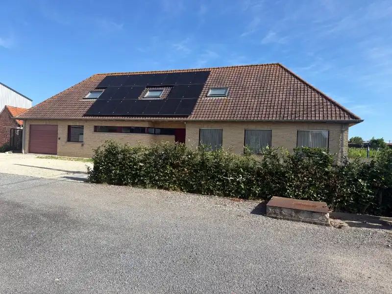 Ruime villa op een landelijke perceel met een oppervlakte van 940m² ! foto 2