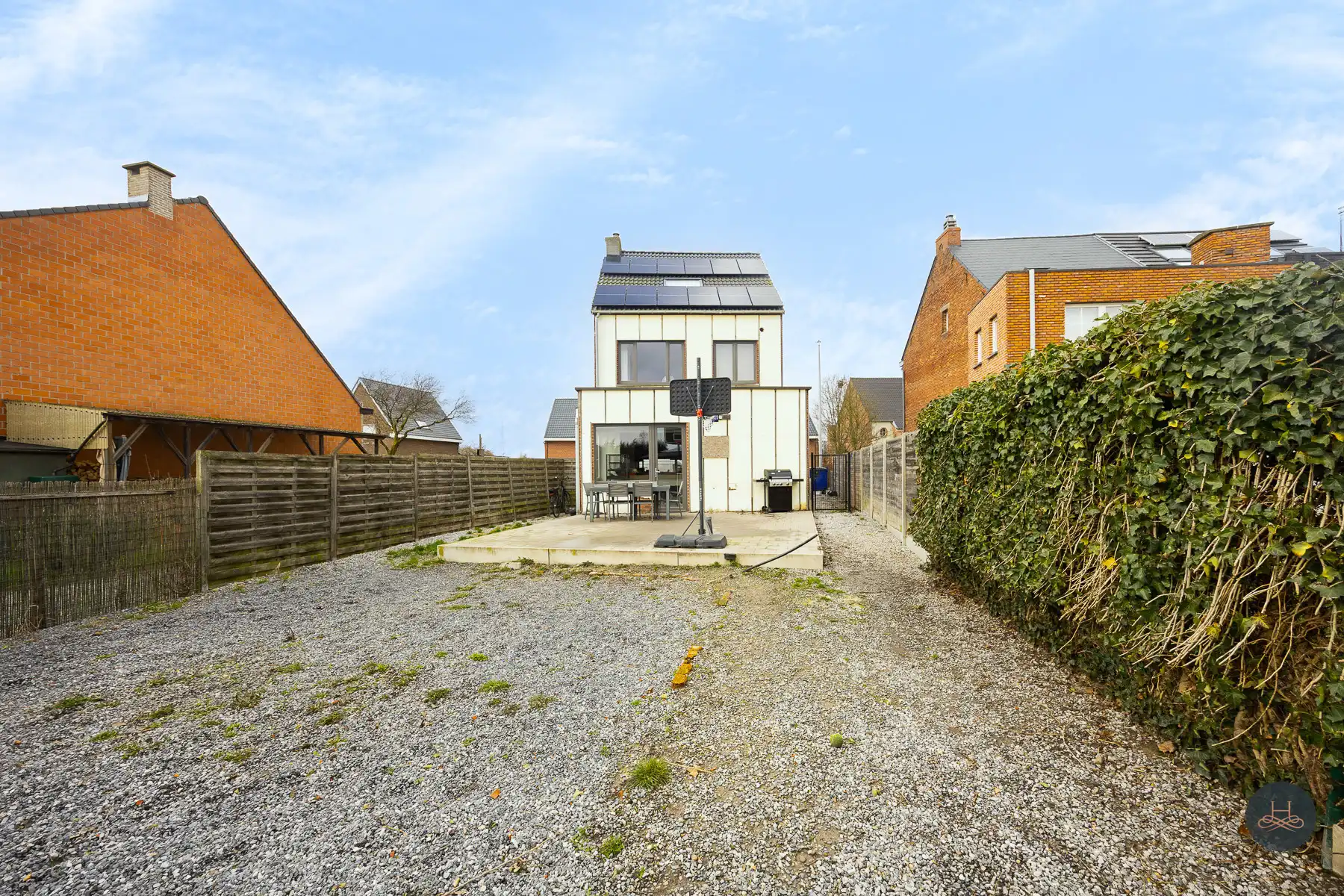 Landelijke gezinswoning met 4 slaapkamers en zeer ruime tuin foto 3