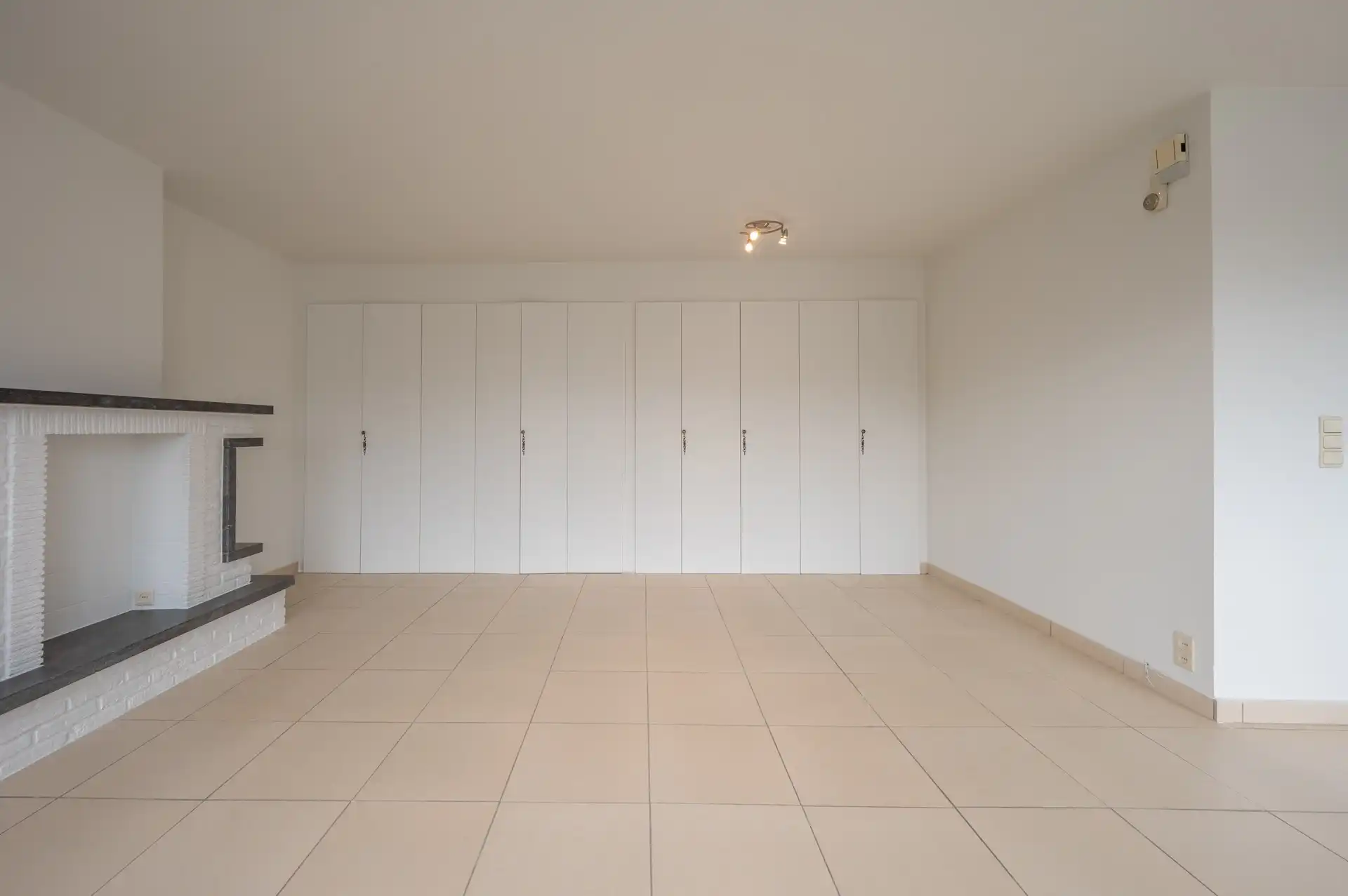 Ongemeubeld: Zonnige studio nabij centrum! foto 4