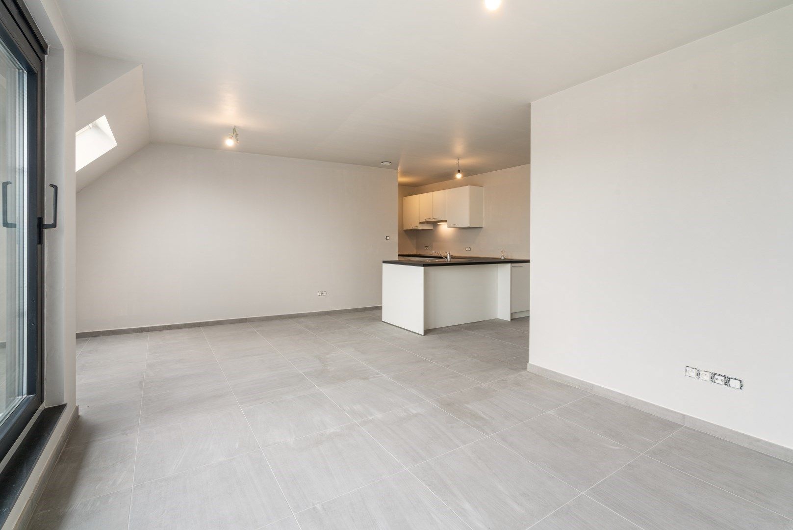 RUIM APPARTEMENT MET 3 SLAAPKAMERS foto 3