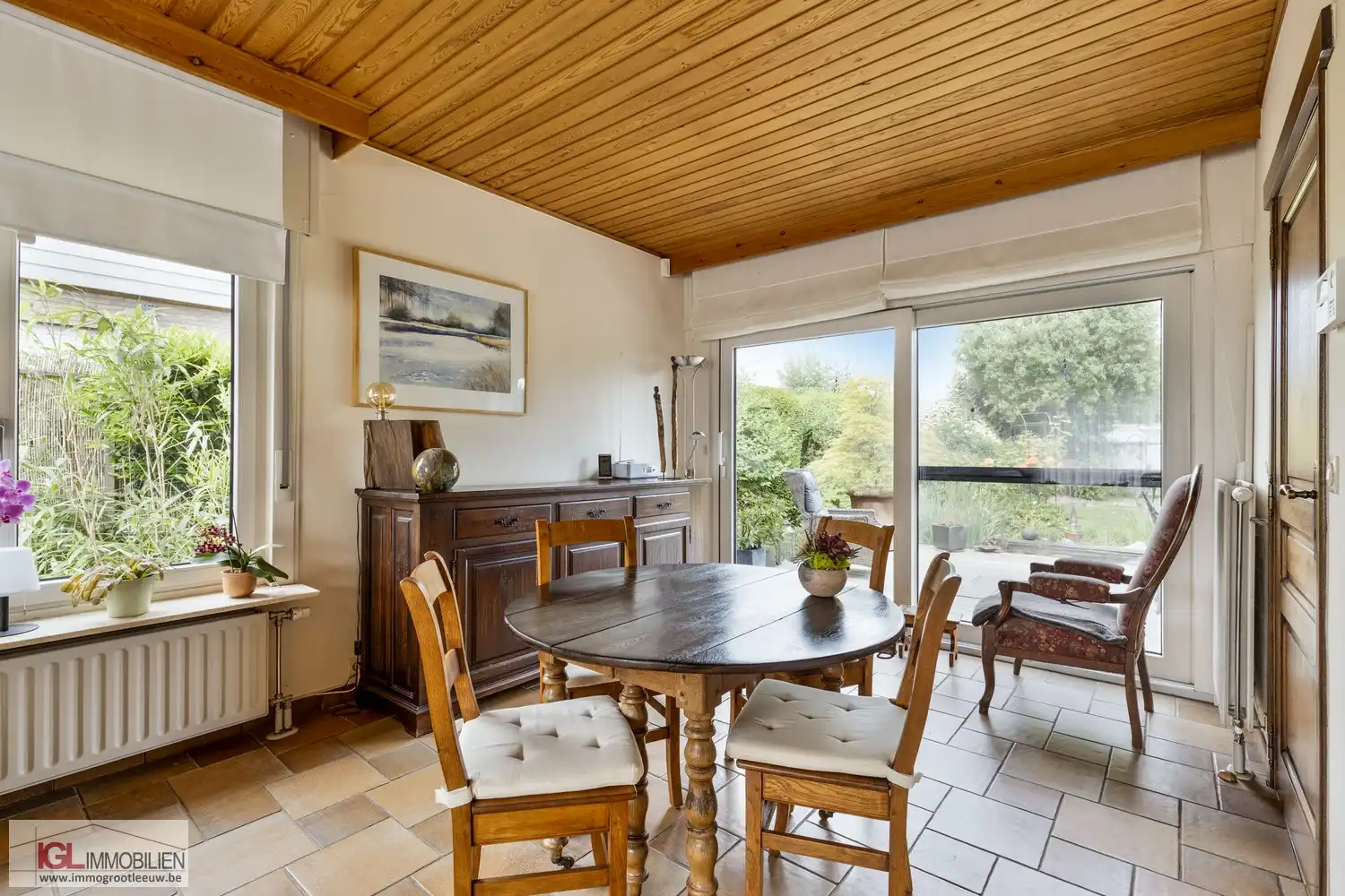 --- VERKOOP OP LIJFRENTE --- Charmante en perfect onderhouden bungalow met prachtige tuin foto 4