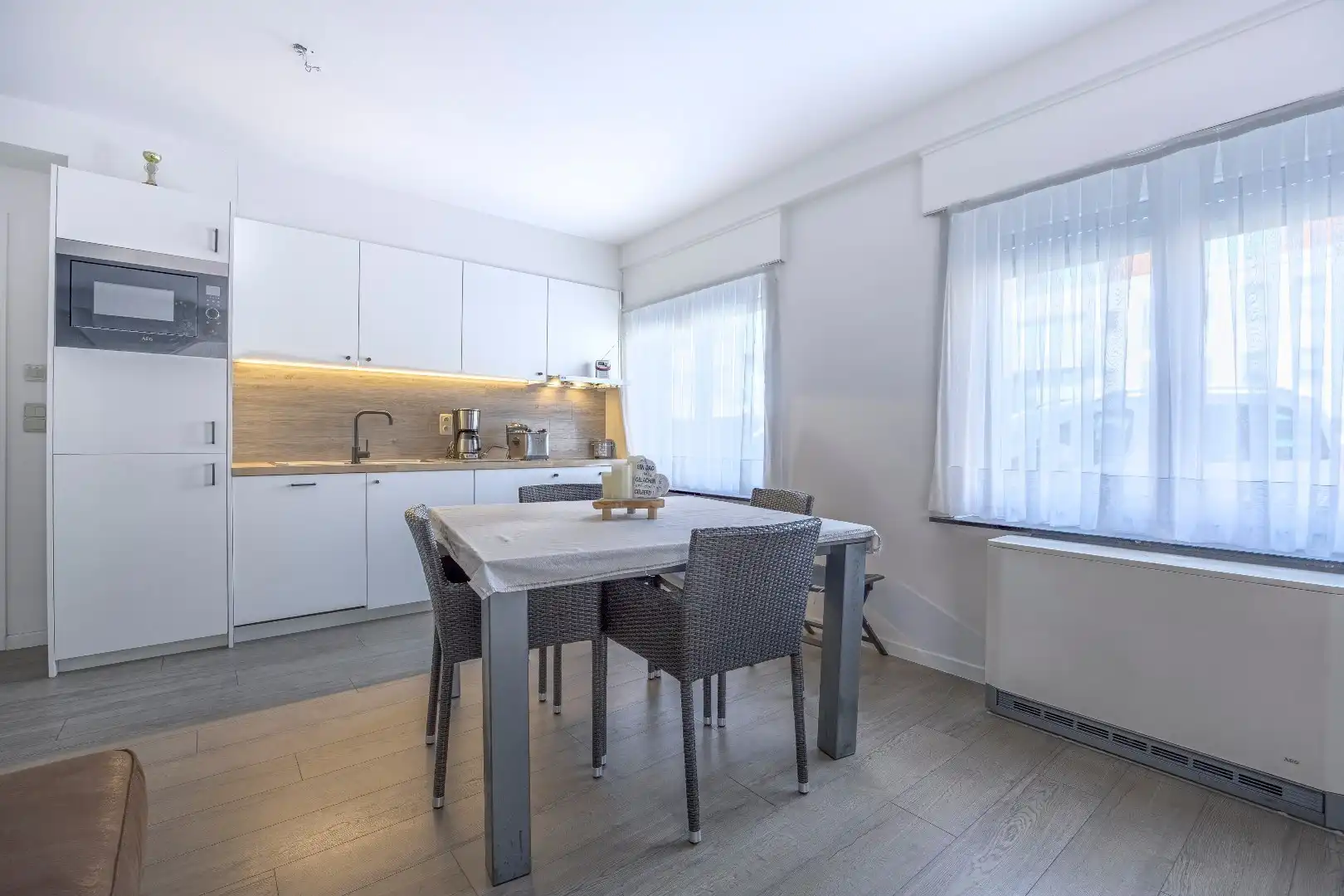 Instapklaar tweeslaapkamerappartement vlakbij de zeedijk. foto 4