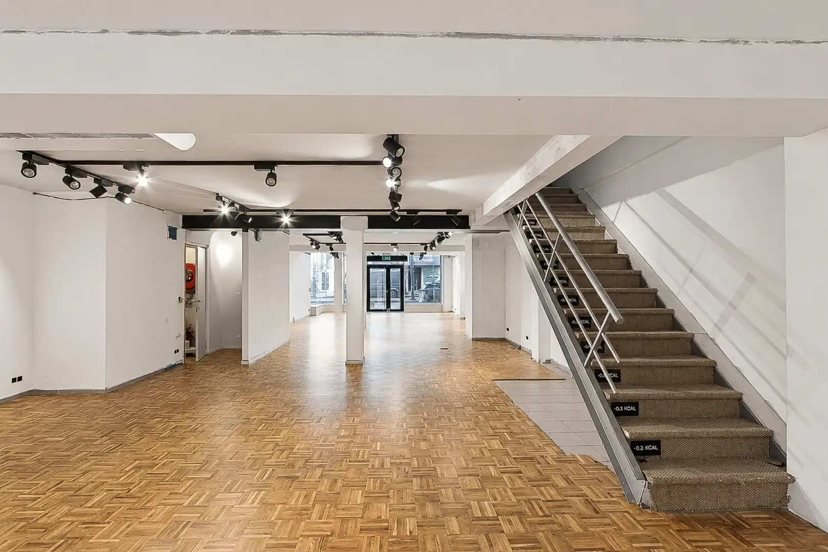 Centraal gelegen winkelpand met mezzanine Lippenslaan 162 foto 2