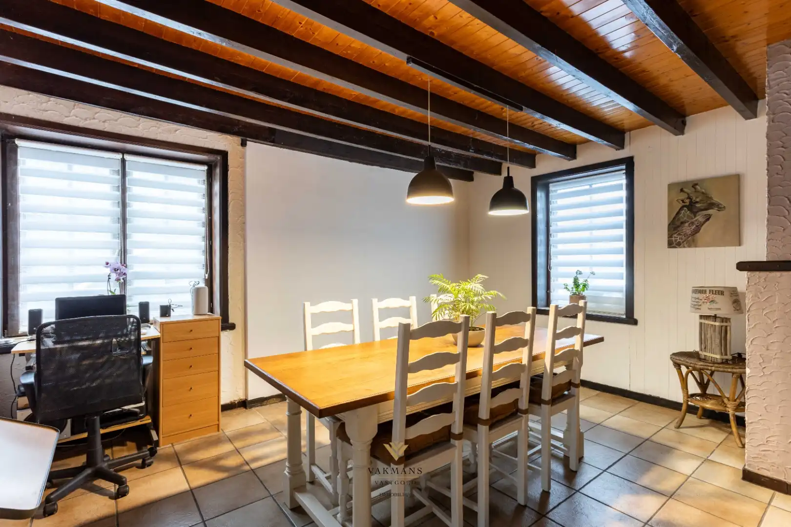 Fermette woning met oprit, dubbele garage en prachtige tuin foto 7