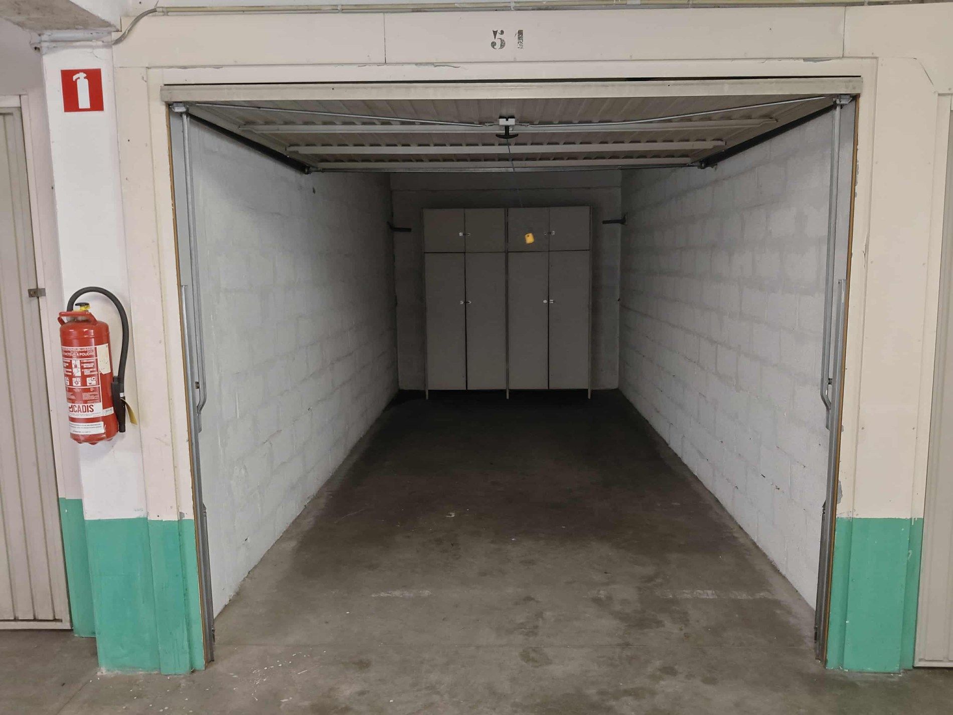 Zeer makkelijk in te rijden garage op het gelijkvloers foto 5