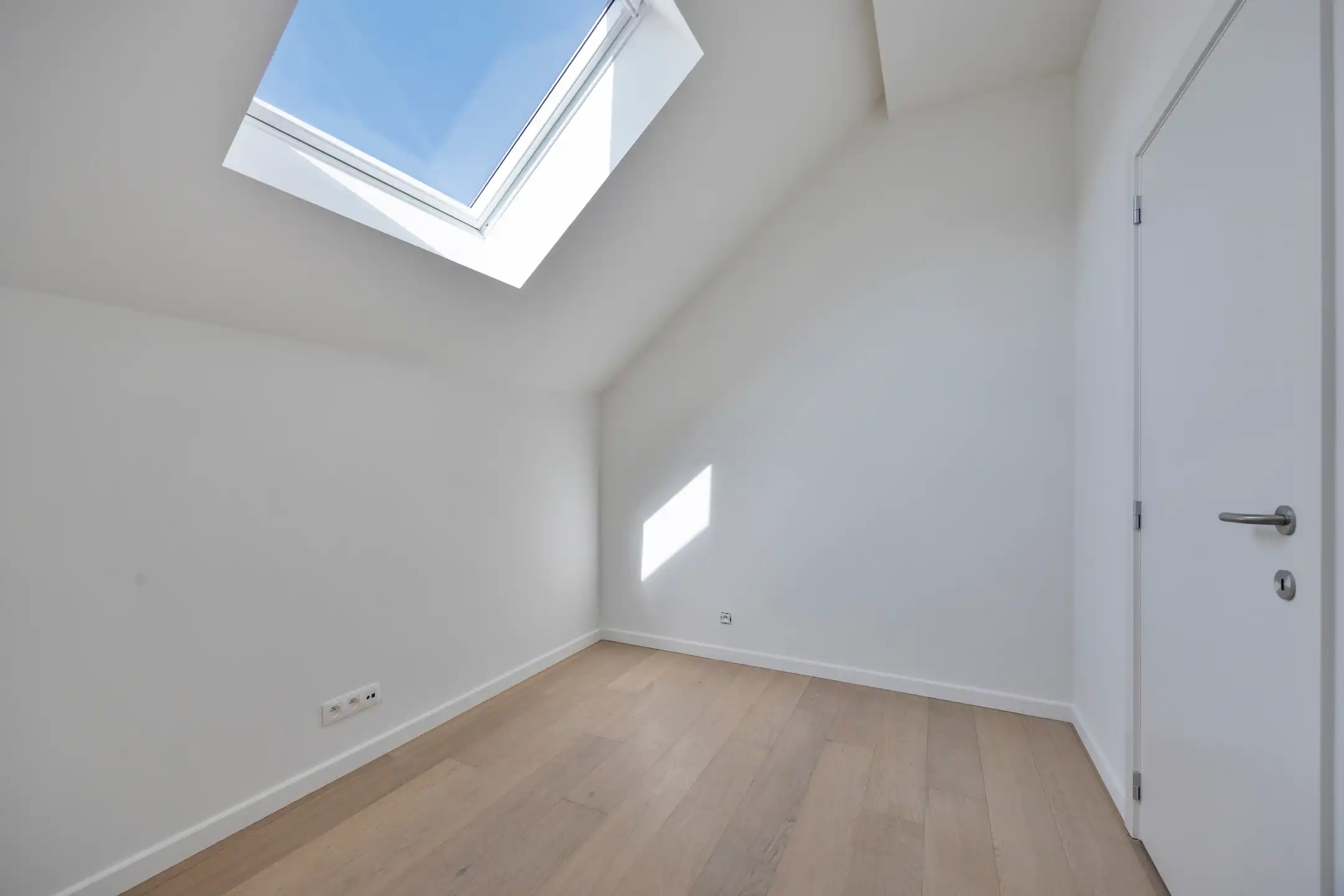 Luxueus afgewerkt gelijkvloersappartement met 3 slaapkamers foto 8