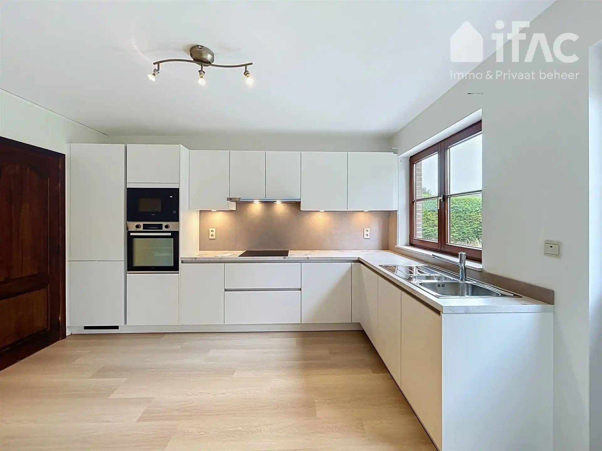 Ruime en gerenoveerde 5-Slaapkamer Villa met Tuin  foto 9