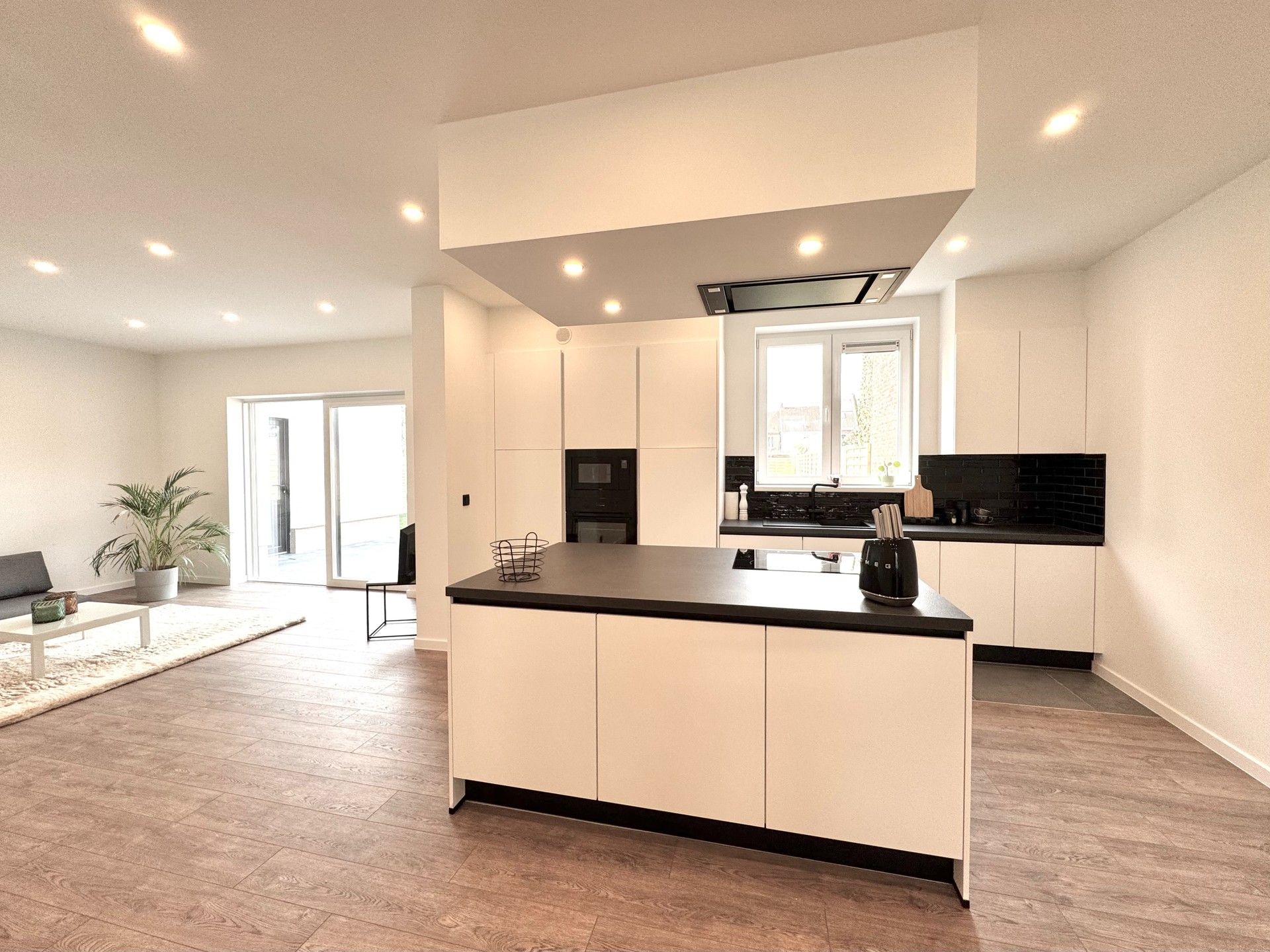 GERENOVEERDE WONING MET GROTE GARAGE foto 8