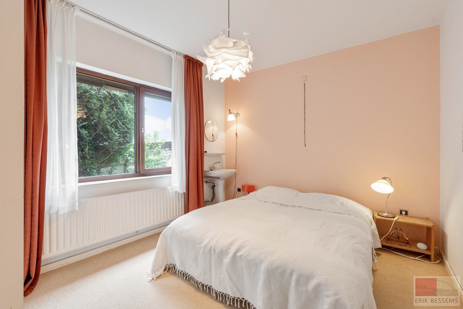 Karaktervolle woning uit 1980 bevindt zich op een perceel van maar liefst 1.399 m² en biedt een bewoonbare oppervlakte van 278 m² foto 13