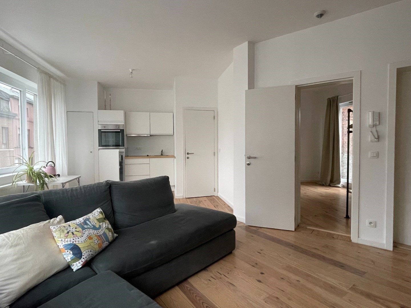 Trendy 1 slpk appartement met balkon foto 6