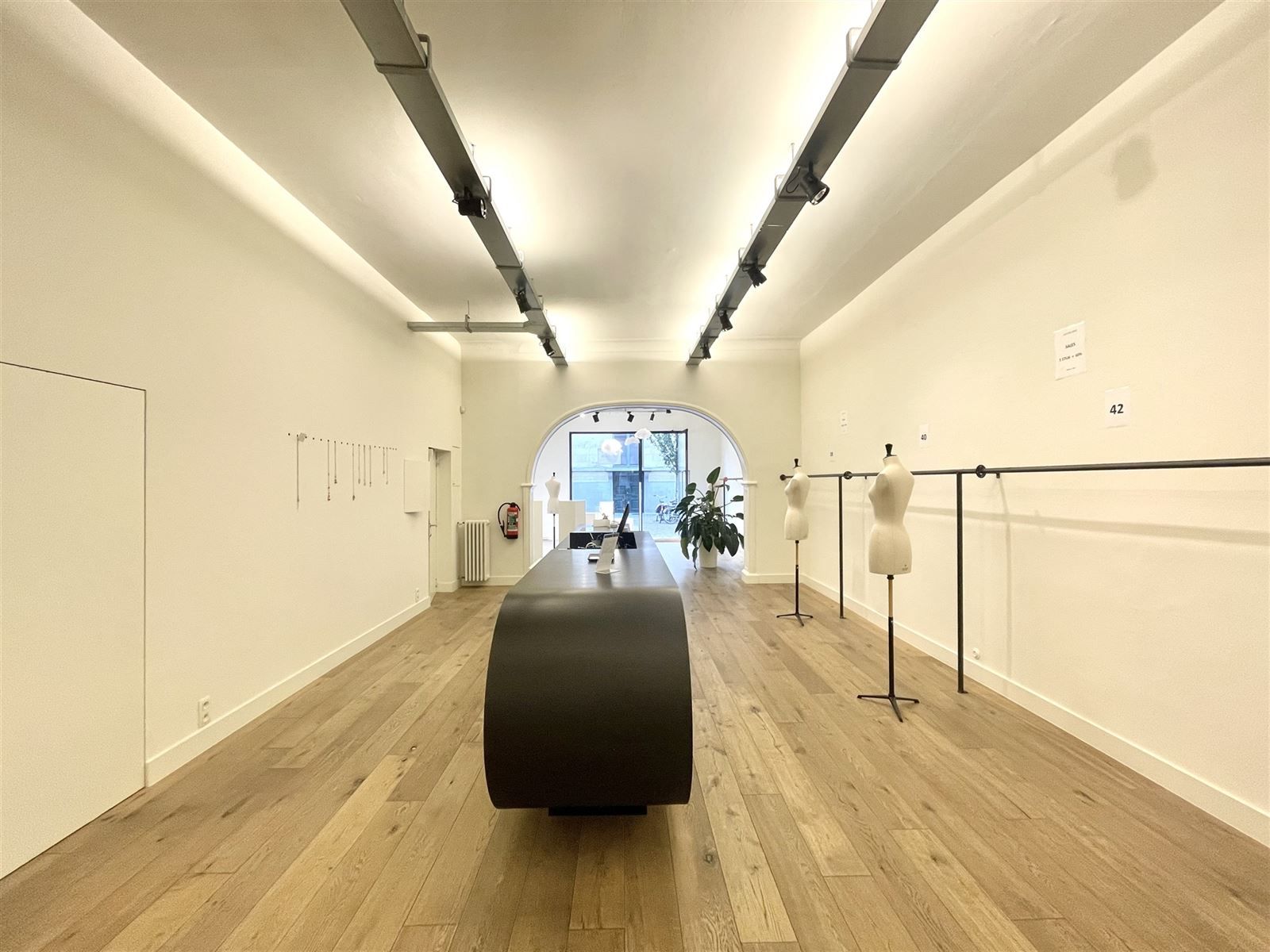 Top locatie gelegen handelsruimte van ca.140m² foto 5