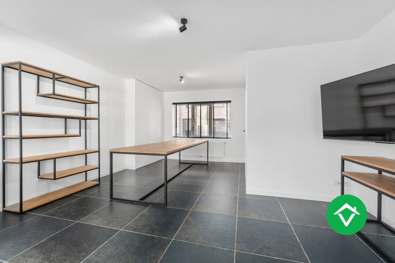 Volledig vernieuwde woning met 3 slaapkamers en bijgebouw in centrum Koekelare foto 4