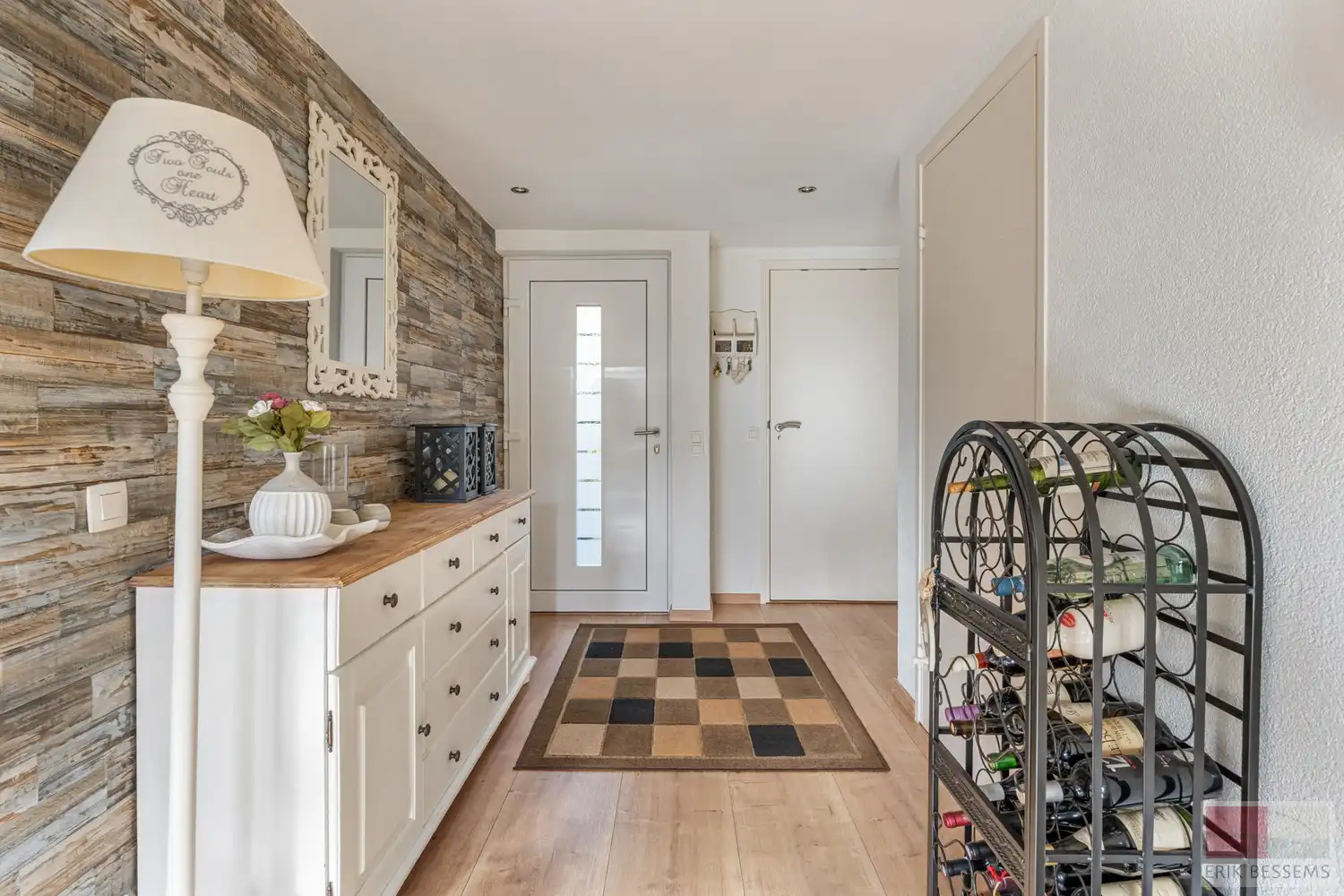 Gelijkvloerse vakantiewoning met een woonoppervlakte van 78 m², gelegen op een ruim perceel van 551 m². foto 3