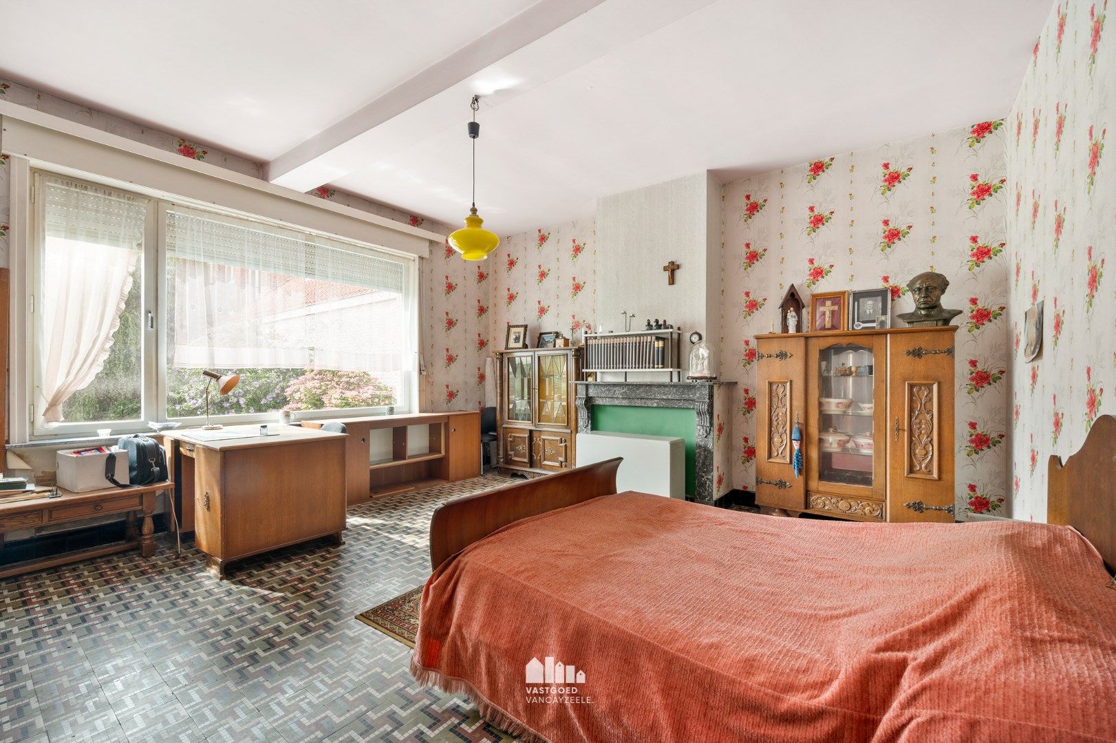 Te renoveren karaktervolle woning met garage in de dorpskern op een perceel van 1.180m².   foto 8