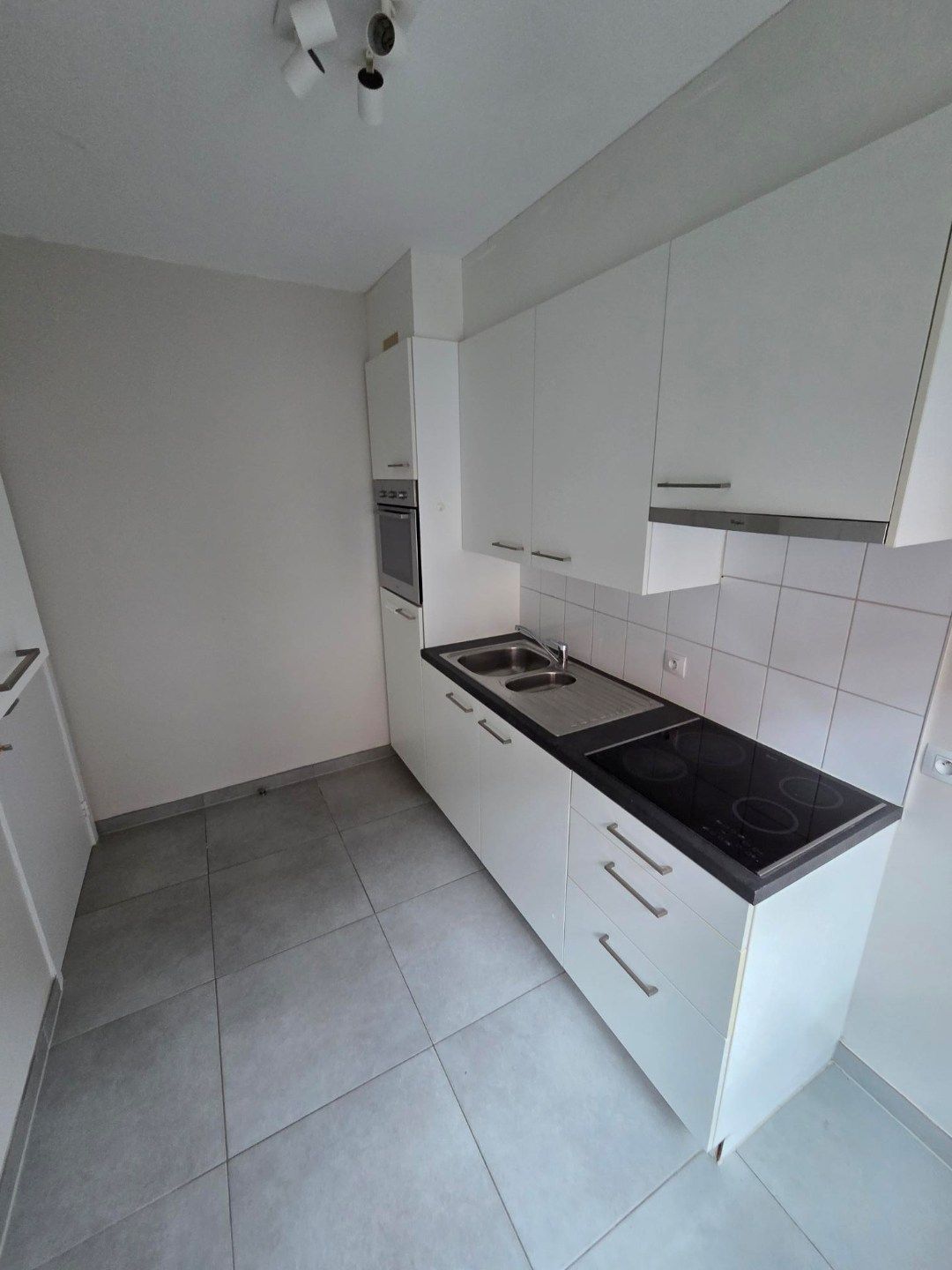 Verzorgd appartement met 2 slaapkamers in Veurne foto 2