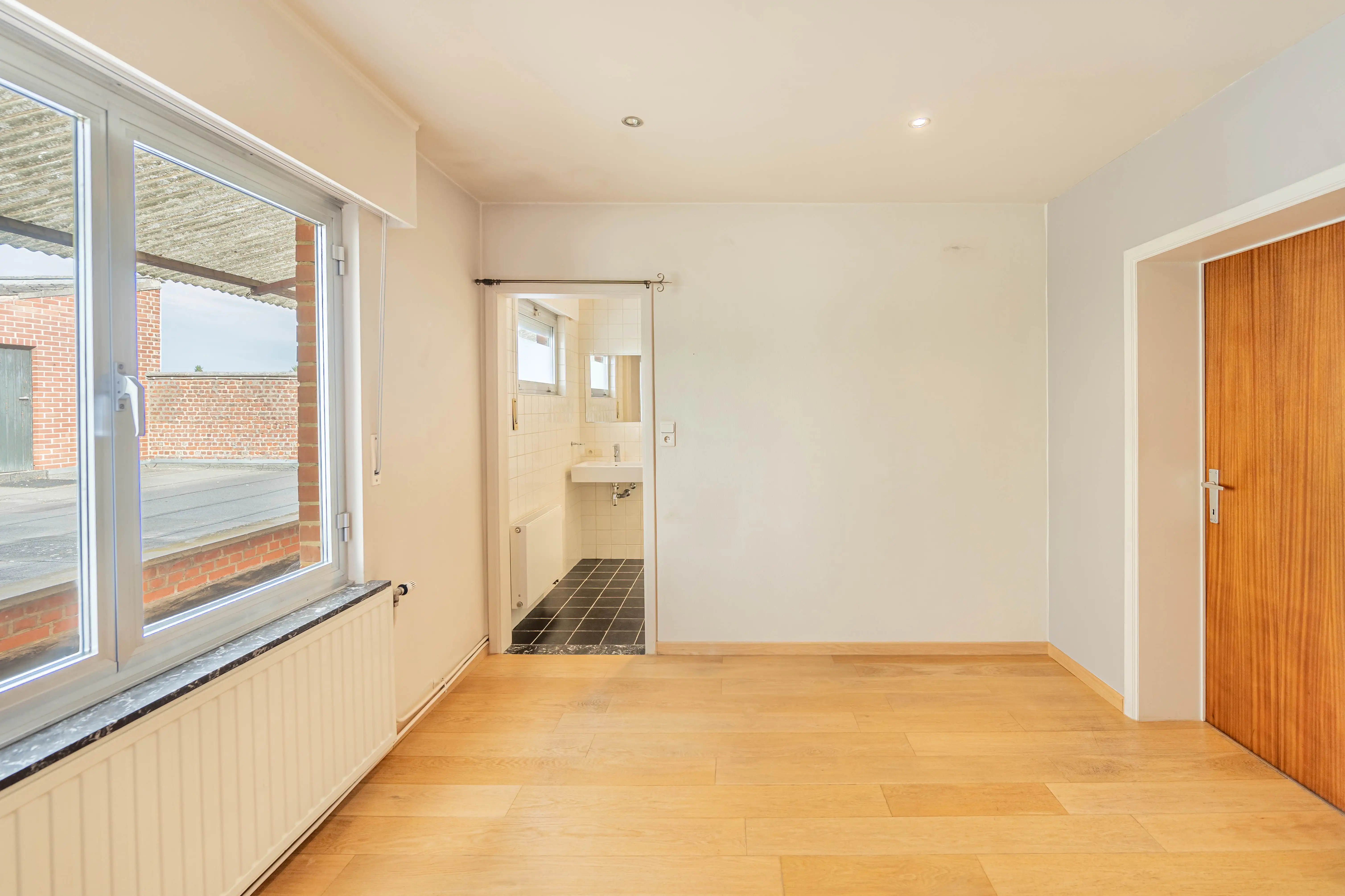 Ruime woning met 5 slaapkamers, inpandig magazijn en tuin foto 12