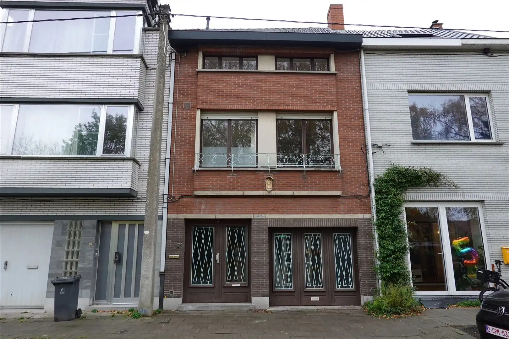 Rustig gelegen, ruime woning met 4 slaapkamers en tuin. foto {{pictureIndex}}