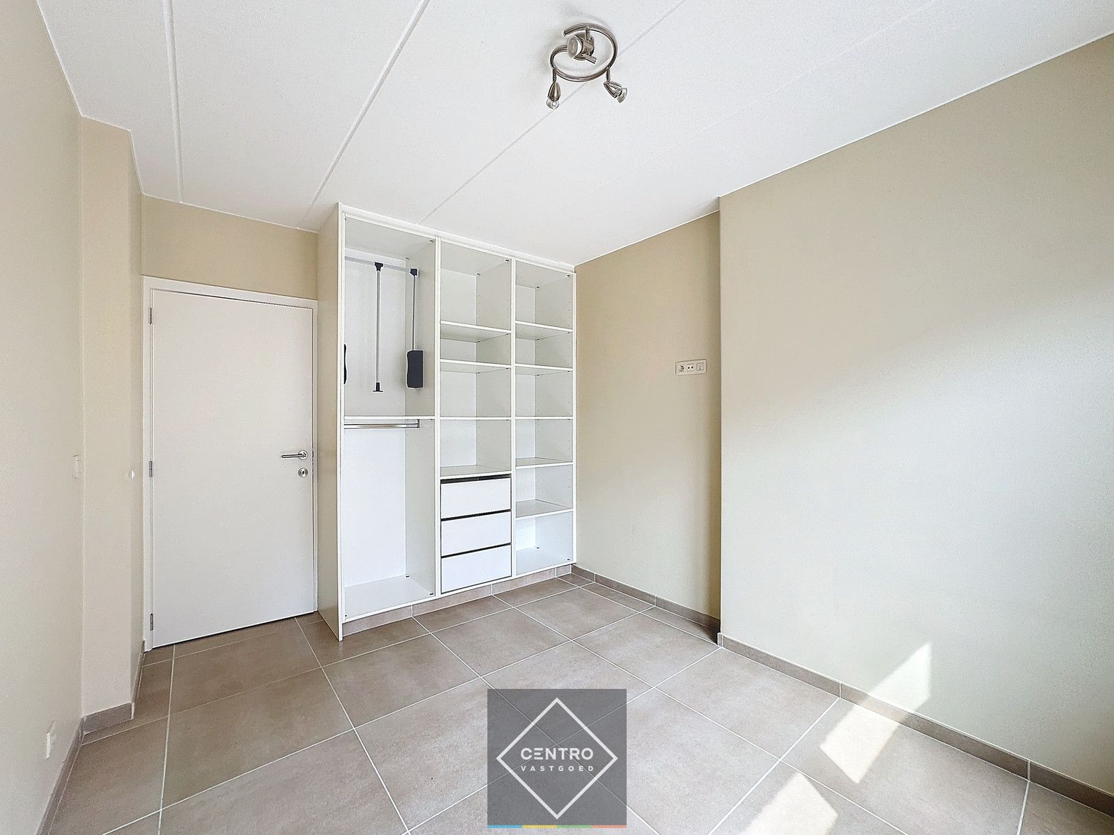 Ruim ENERGIEZUINIG appartement met 2 slpks én met DUBBELE garage! foto 16