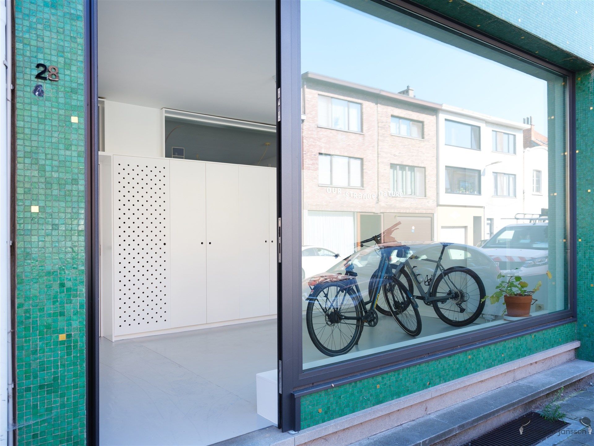 Charmant gerenoveerde woning met zonnige groene tuin foto 23