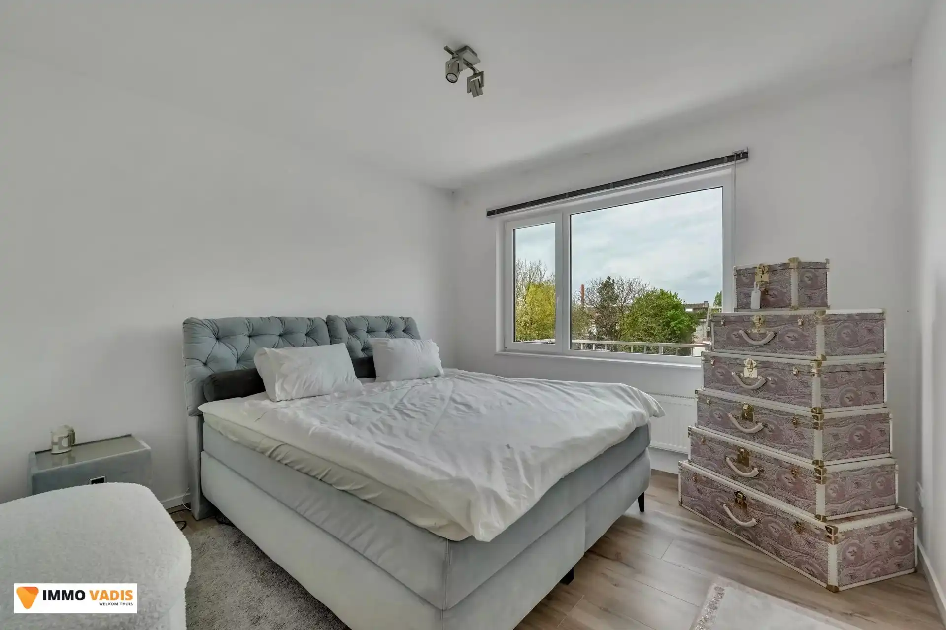 Stijlvol gerenoveerd appartement met 2 slaapkamers, terras en parking foto 8