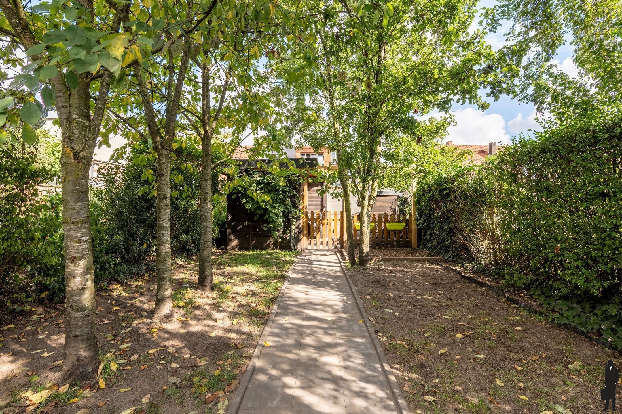 Bel-etage woning met 3slks, inpandige garage en hobbyruimte foto 17