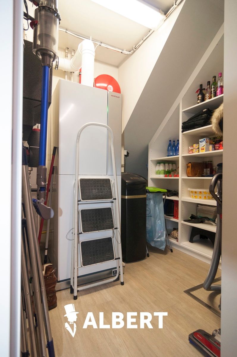 Instapklare woning met grote tuin en garage/magazijnruimte foto 12