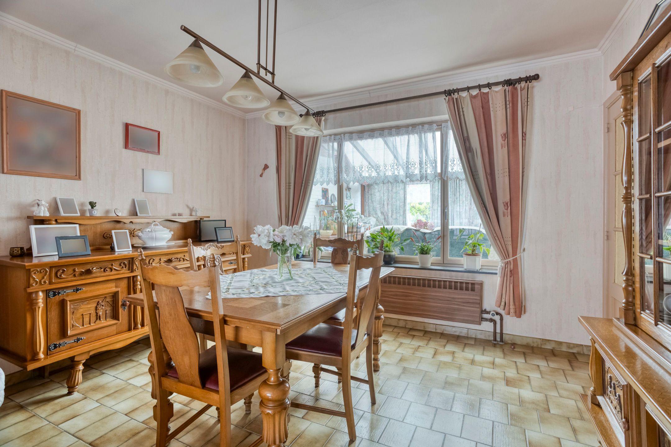 Ruime, op te frissen woning met vier slaapkamers foto 5