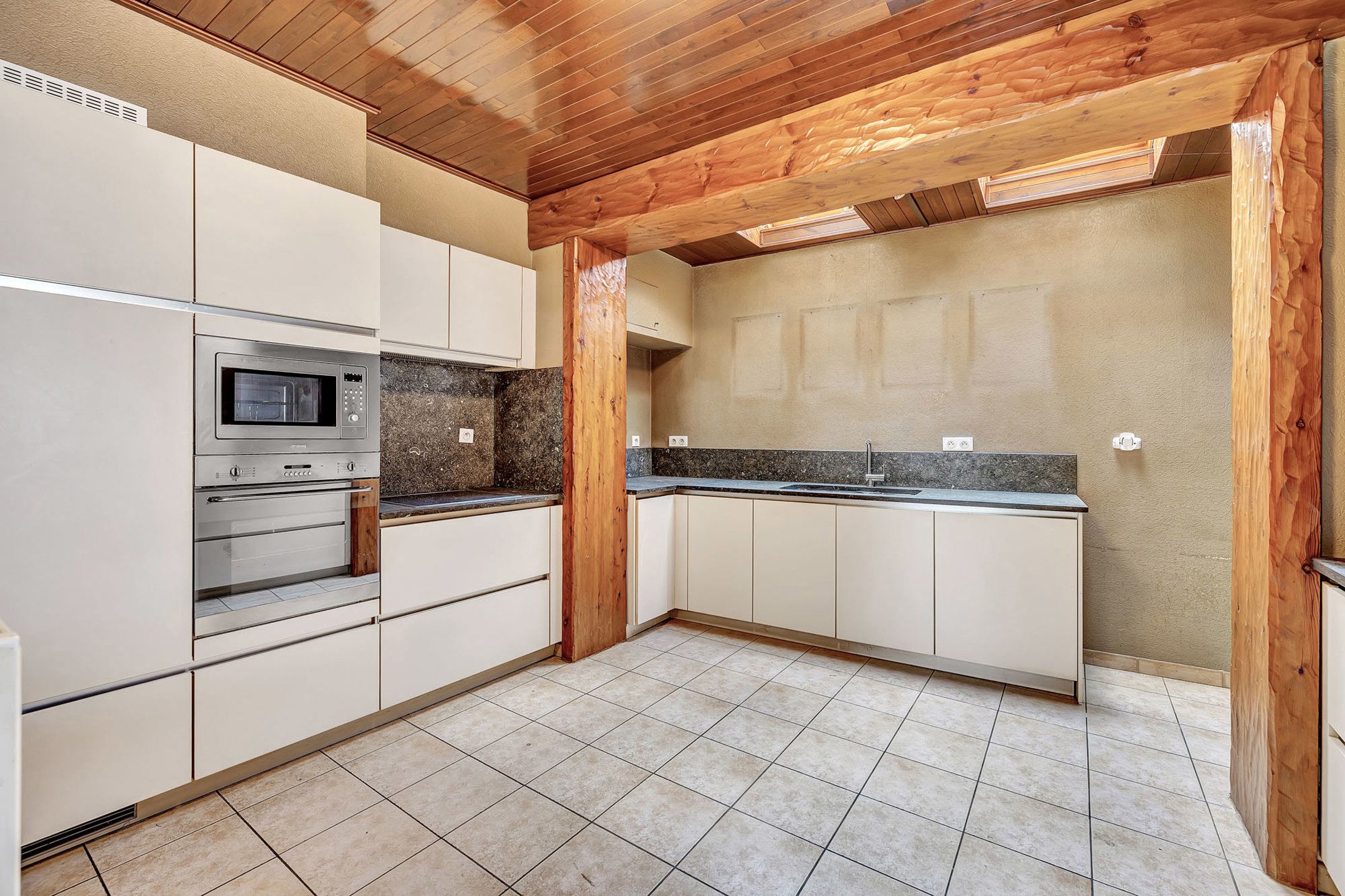 Te renoveren halfopen bebouwing met 2 slaapkamers  foto 10