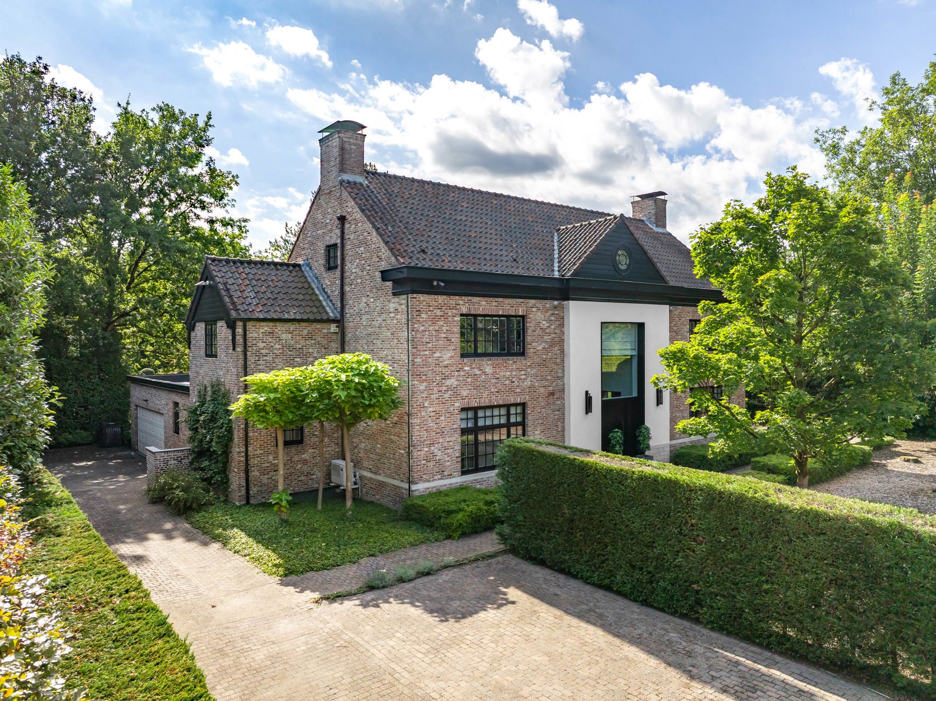 Prestigieuze villa met zwembad op 3.528 m² op toplocatie! foto 2