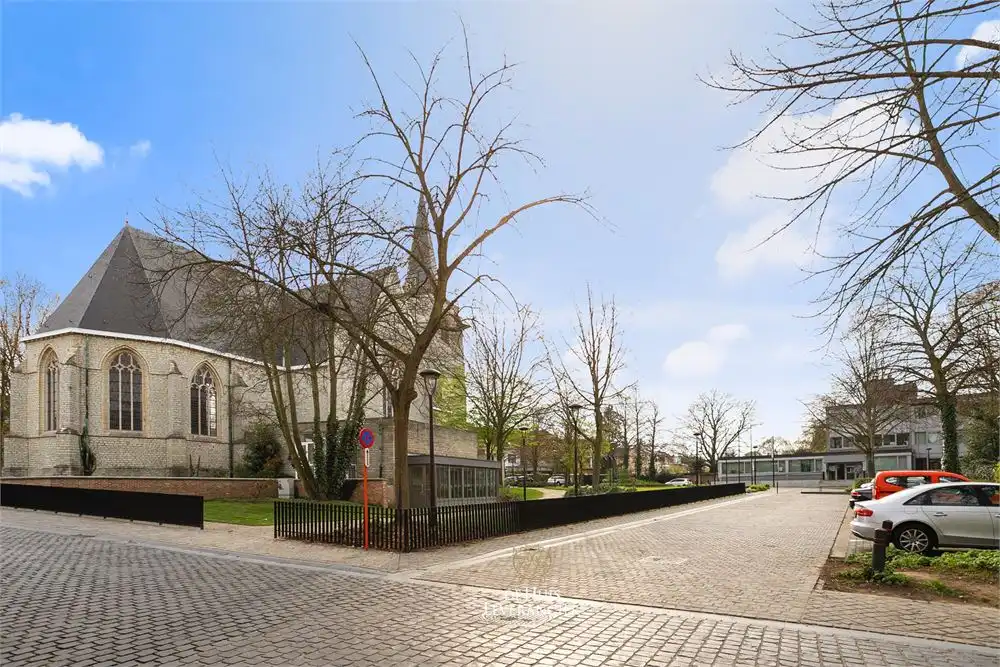 IN OPTIE - RUIM handelspand in het centrum van Hove foto 3