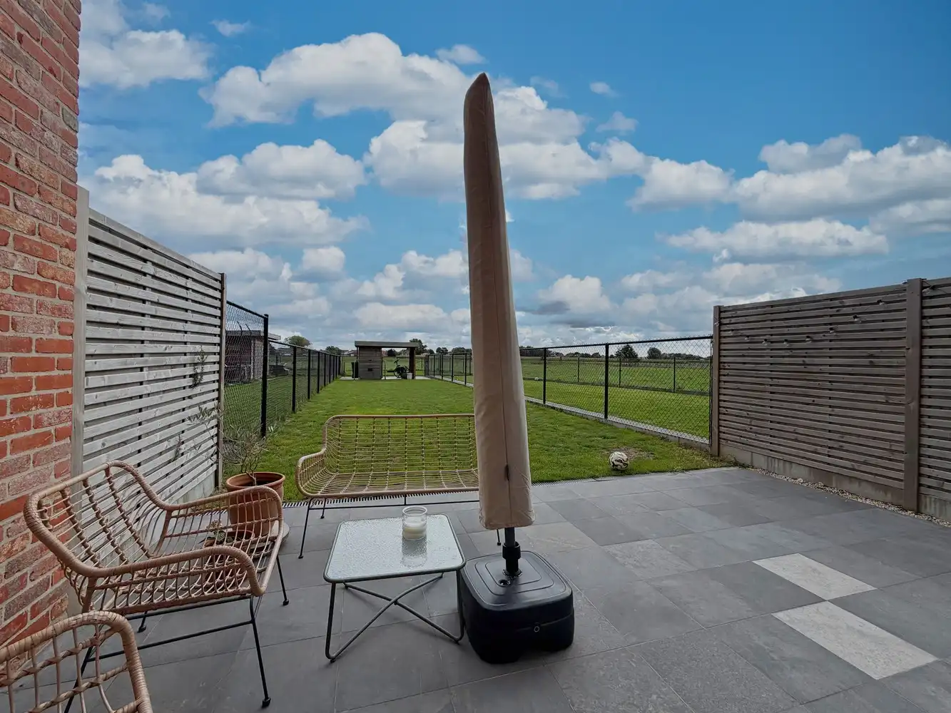 Recente, energiezuinige woning met landelijk verzicht foto 12