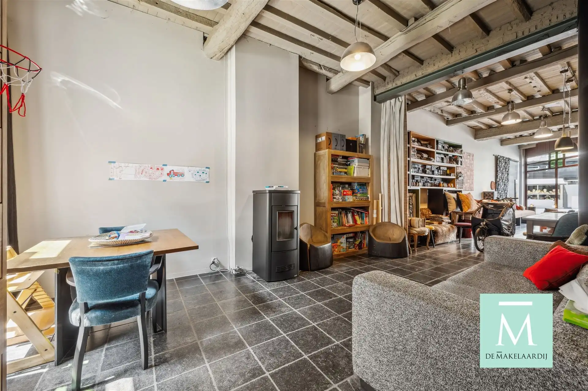 Appartementsgebouw met handelspand op het gelijkvloers foto 3