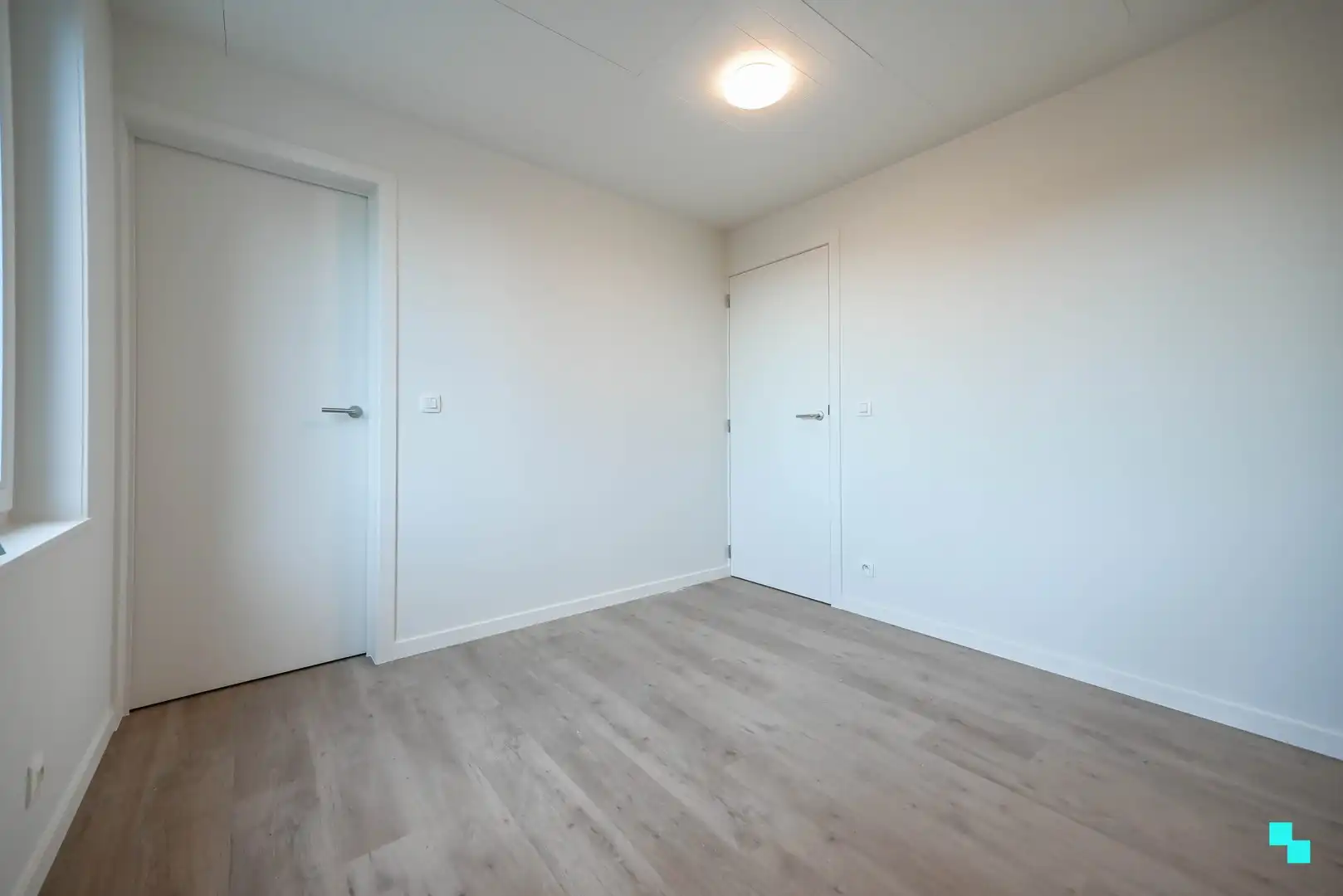 Gerenoveerde woning nabij centrum Izegem foto 24