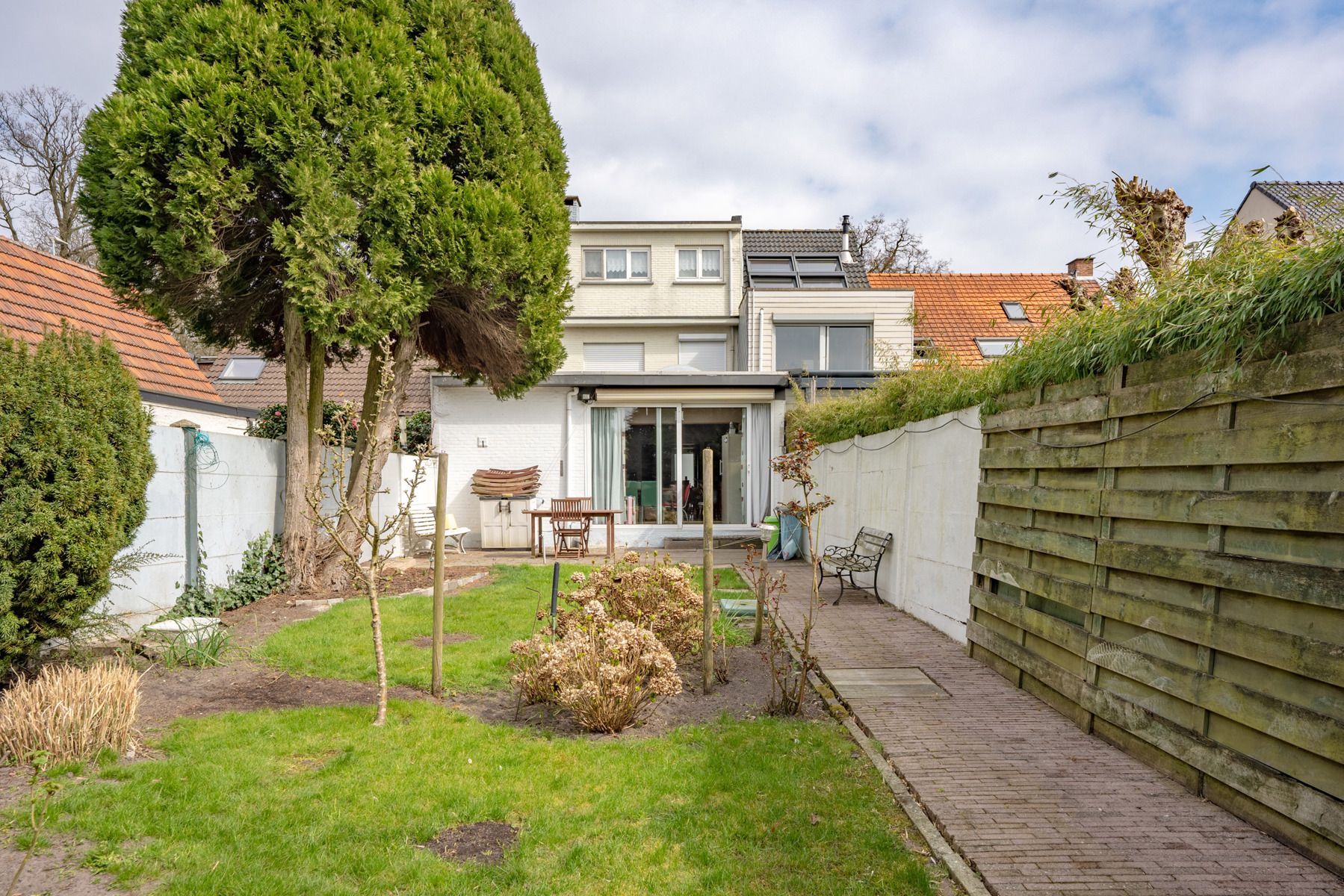 Instapklare woning met 5 slaapkamers, tuin, inpandige garage én dubbele garagebox foto 23