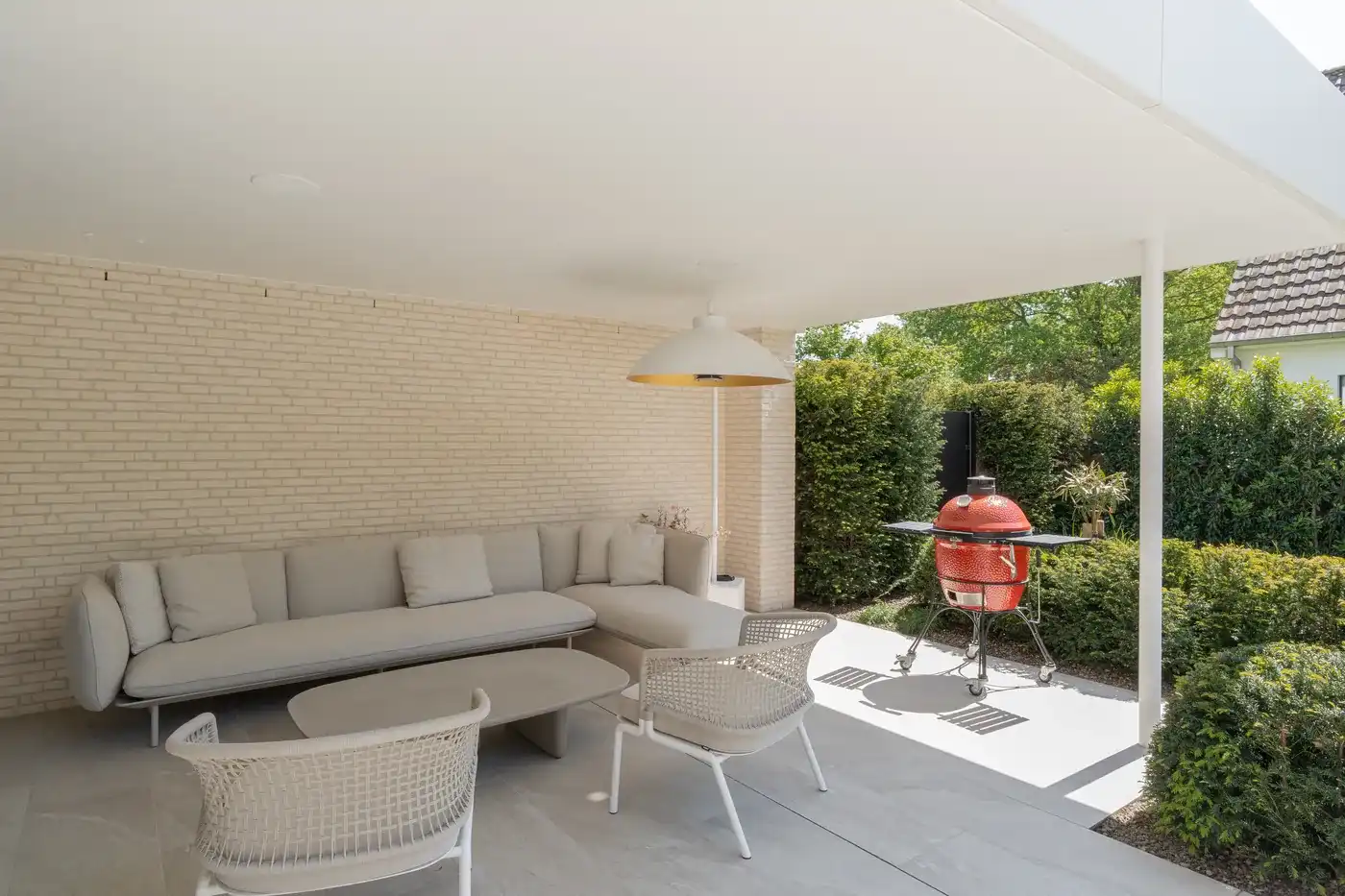 Perfect georiënteerde villa met zwembad voorzien van een duurzame luxeafwerking foto 3