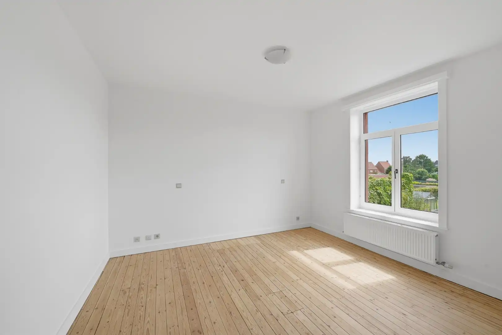 Karaktervolle instapklare hoekwoning met inpandige garage en zonnige stadstuin foto 15