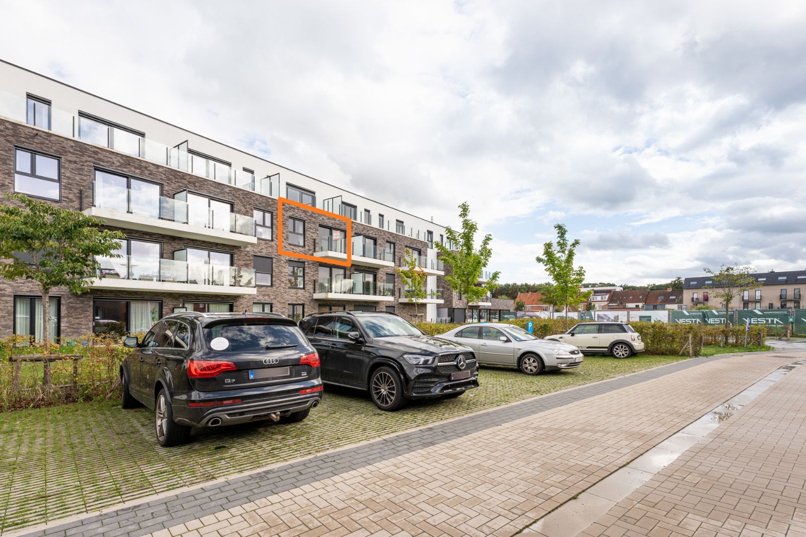 Assistentiewoning met 2 garages foto 14