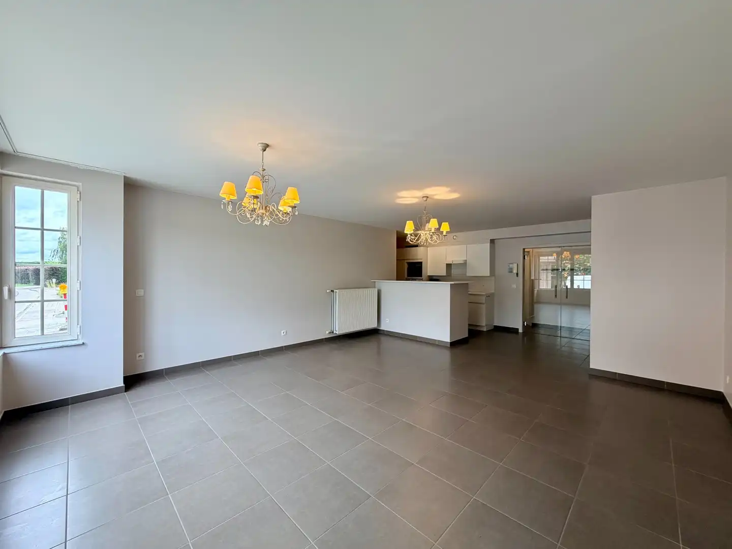 Modern appartement met 2 slaapkamers, terras en garage op centrale ligging te Wakken! foto {{pictureIndex}}